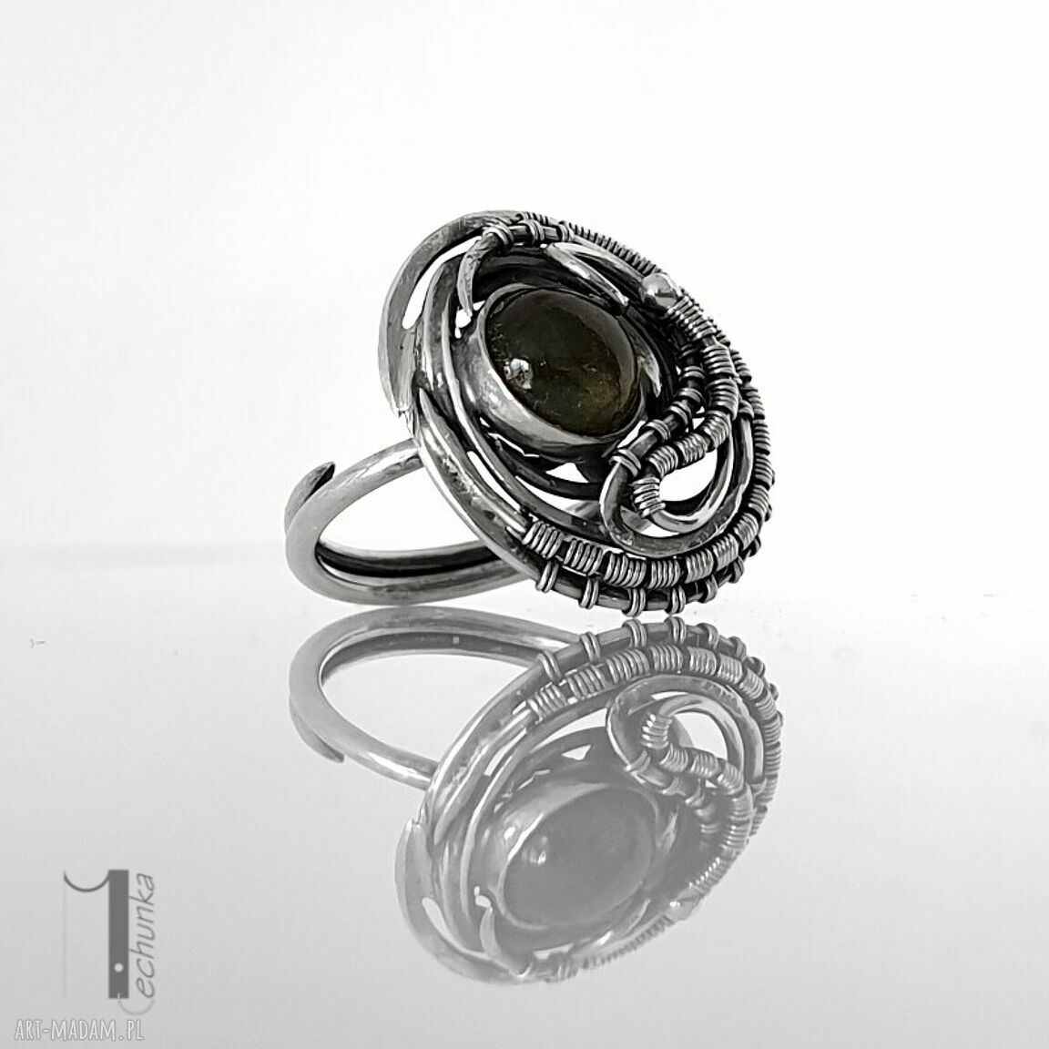 Typhoon - srebrny pierścionek z labradorytem w technice wire wrapping