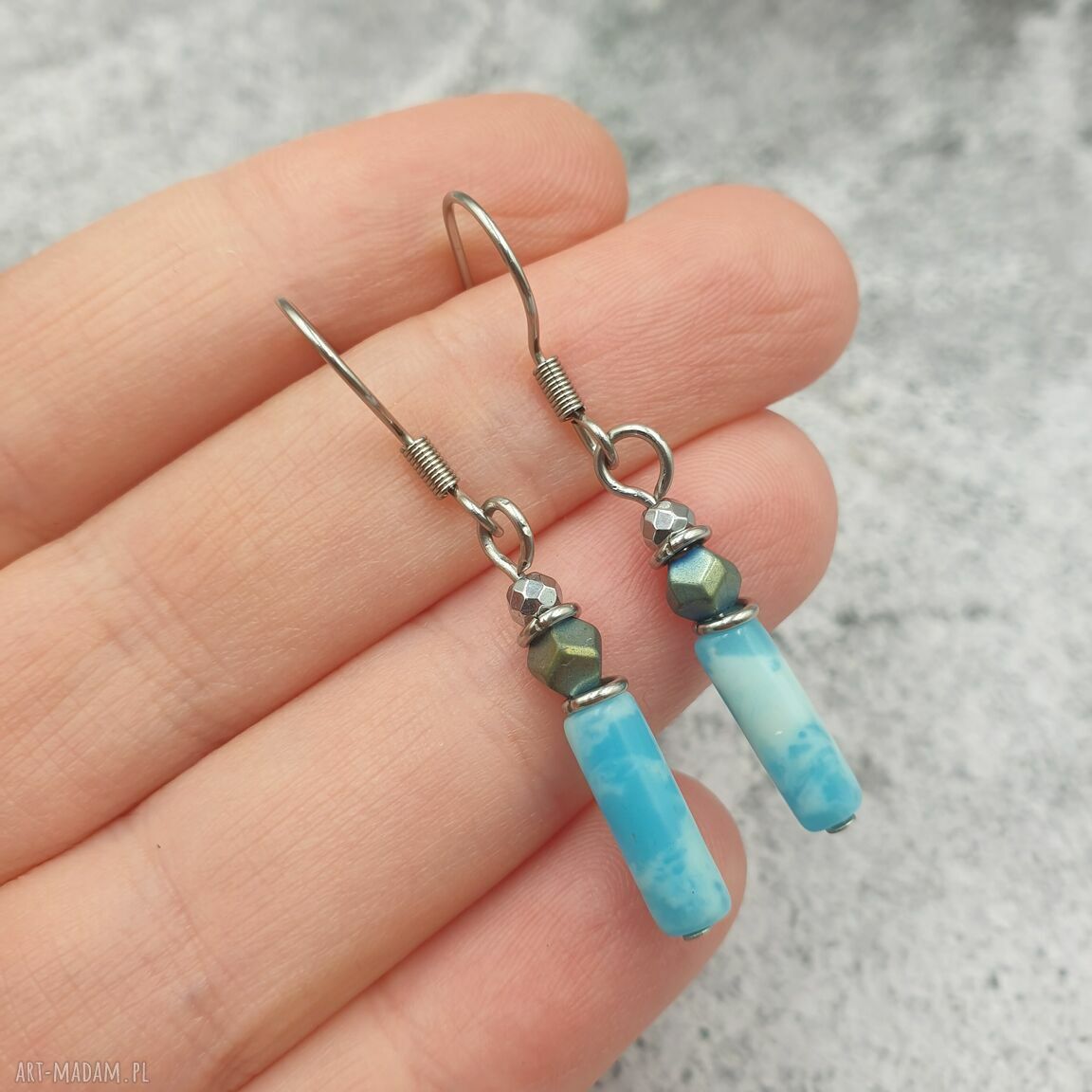 Kolczyki tytanowy hematyt i lazurowy jaspis - subtelny blask dla Ciebie