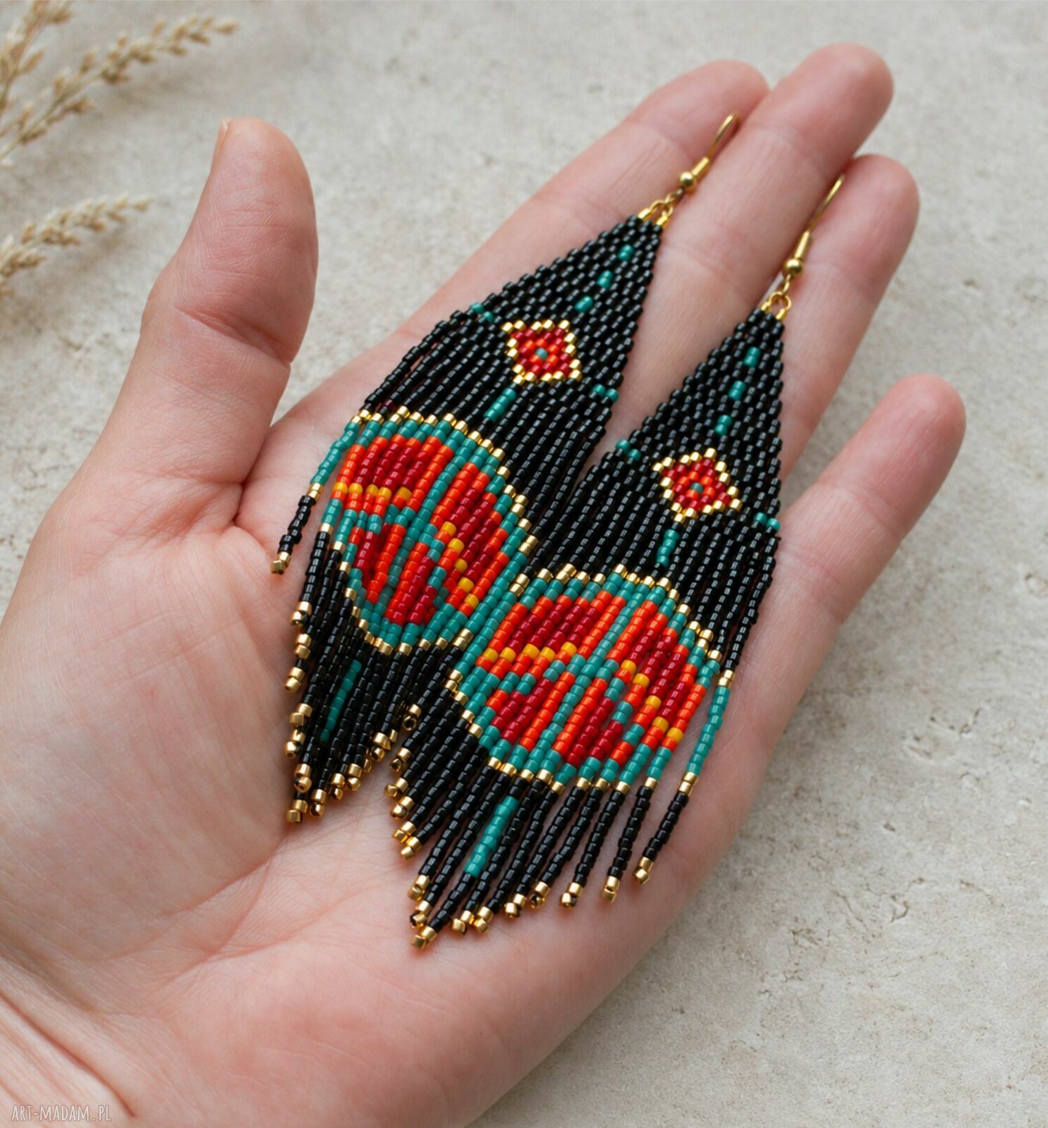 Czarne kolczyki z frędzlami z koralików Miyuki - pacyfka boho