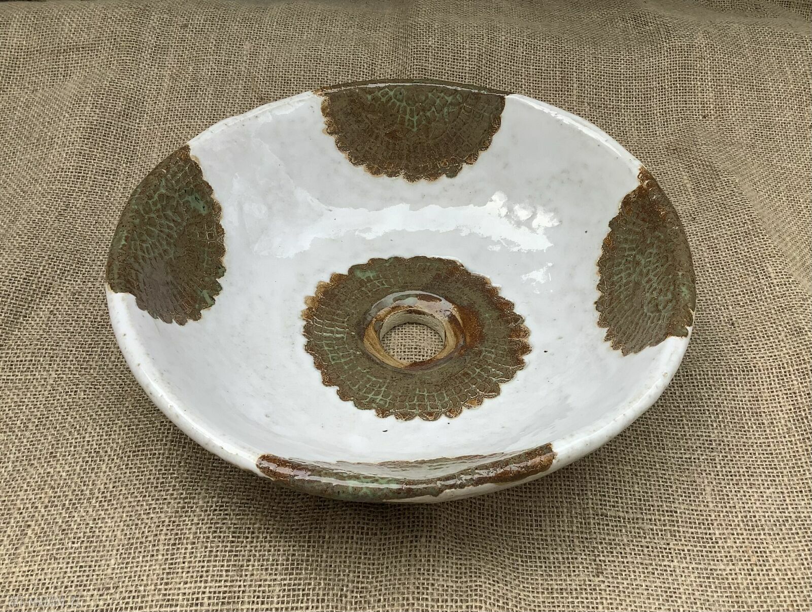 Umywalka ceramiczna ręcznie robiona z koronkowymi motywami - Ceramystiq studio