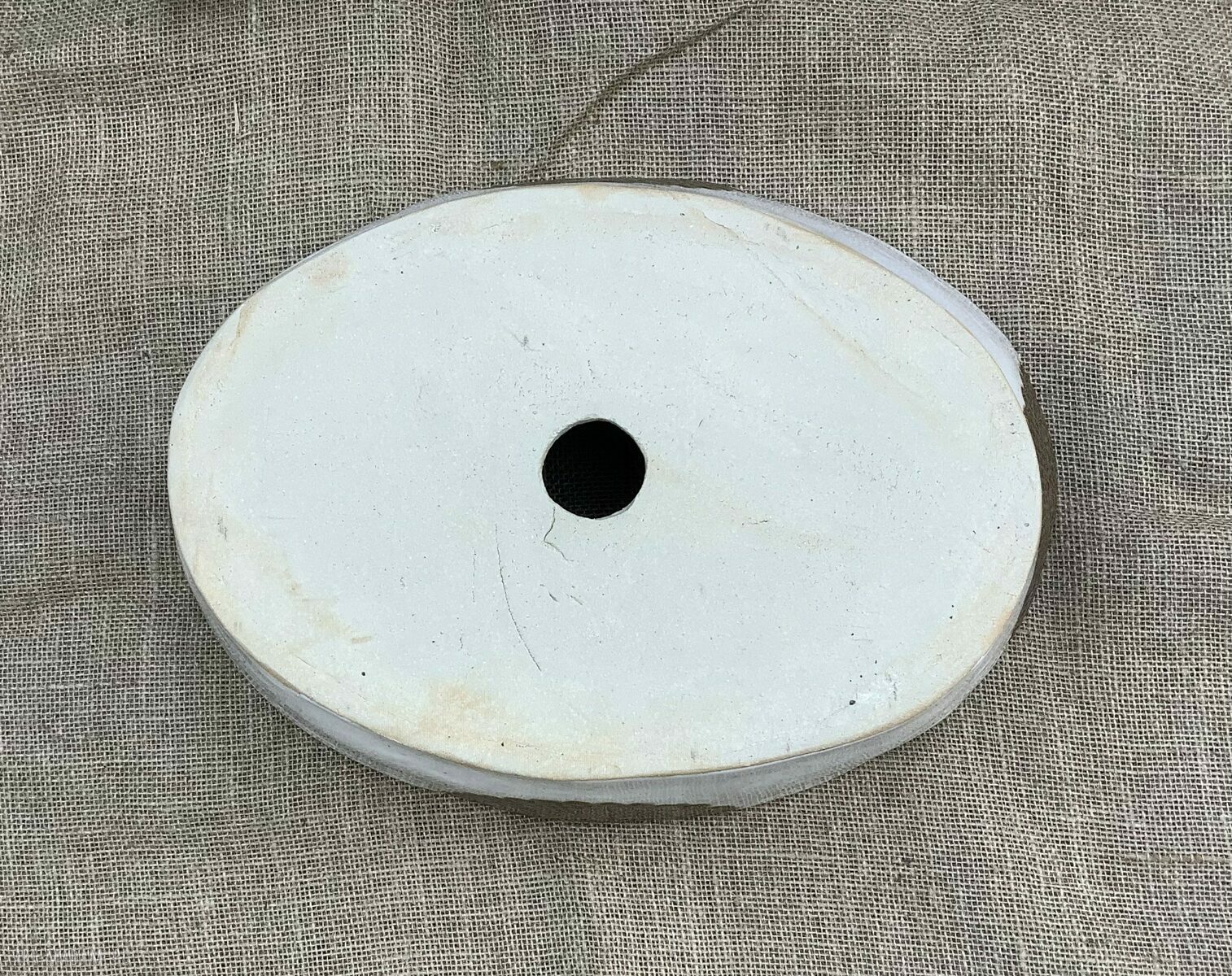 Owalna umywalka ceramiczna nablatowa - ręcznie szkliwiona z koronkowymi zdobieniami
