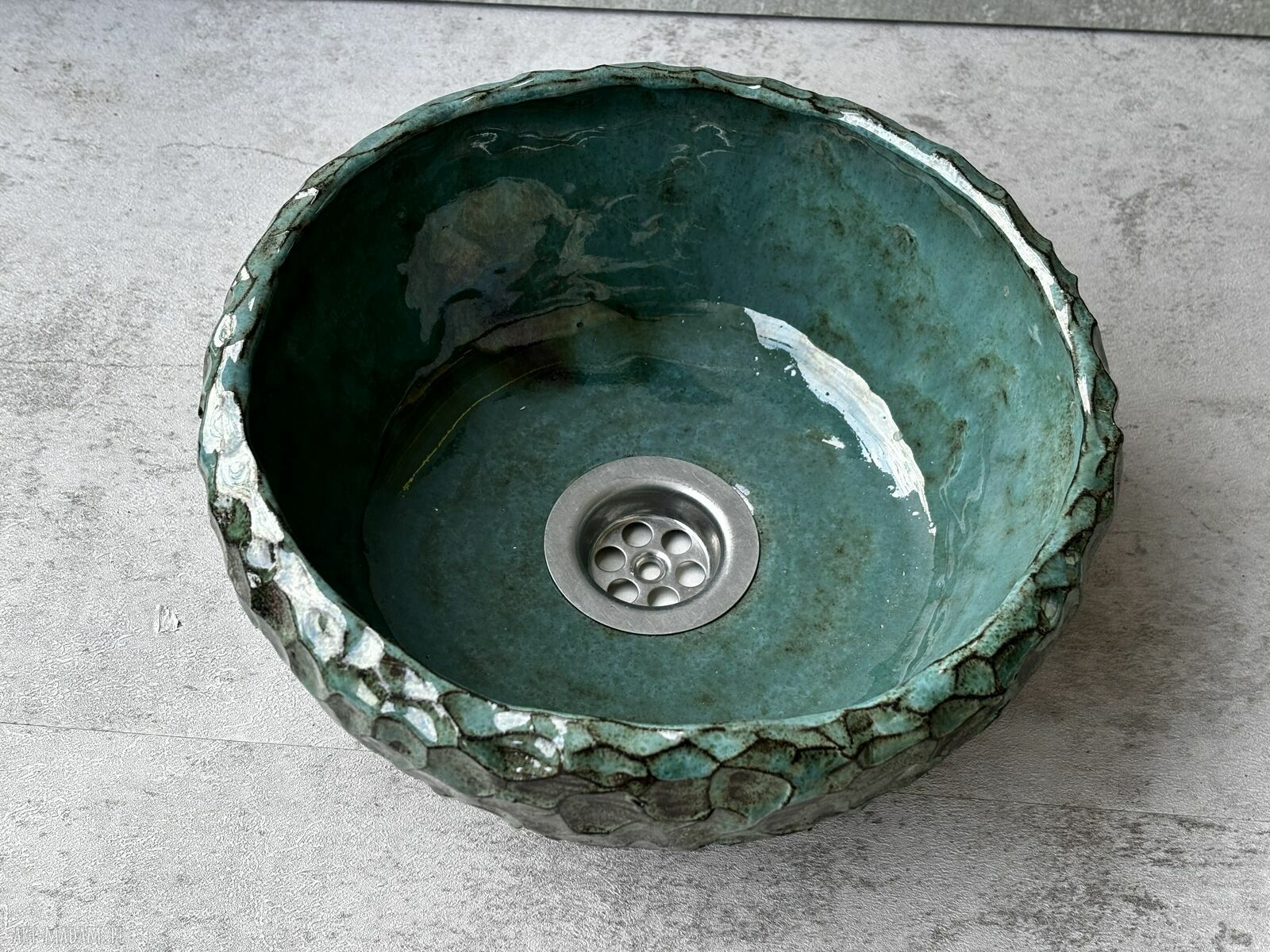 Umywalka ceramiczna Rybia Łuska z turkusową glazurą - rękodzieło do małej łazienki