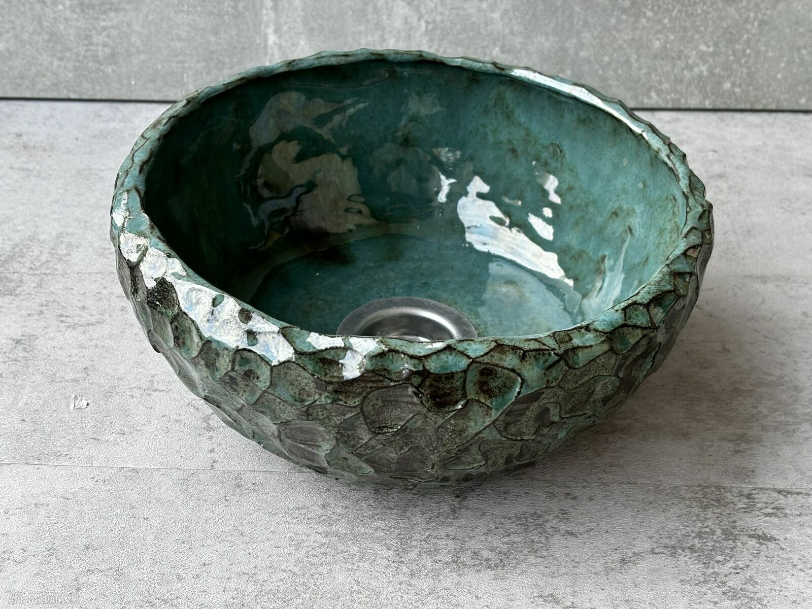 Umywalka ceramiczna Rybia Łuska z turkusową glazurą - rękodzieło do małej łazienki