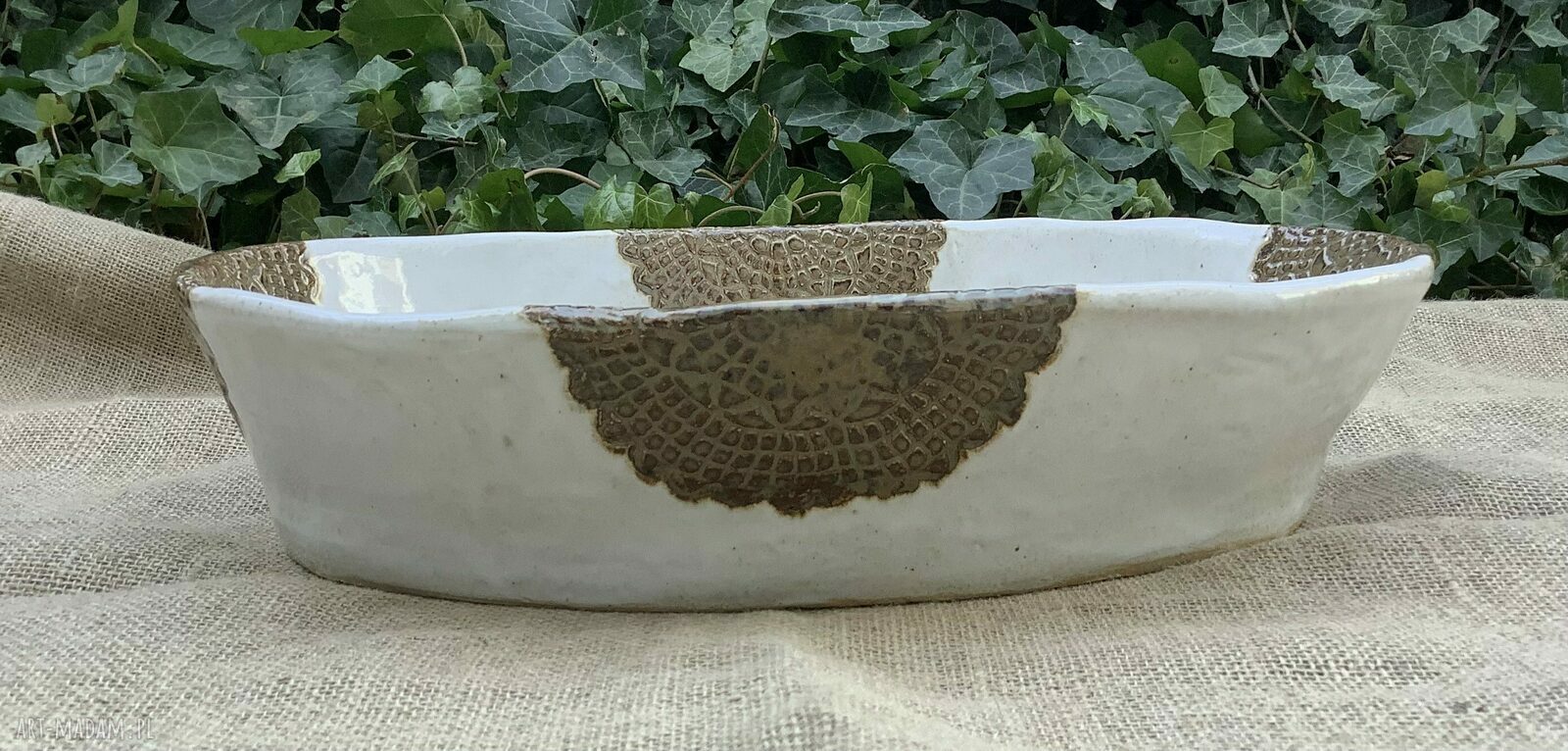 Owalna umywalka ceramiczna nablatowa - ręcznie szkliwiona z koronkowymi zdobieniami