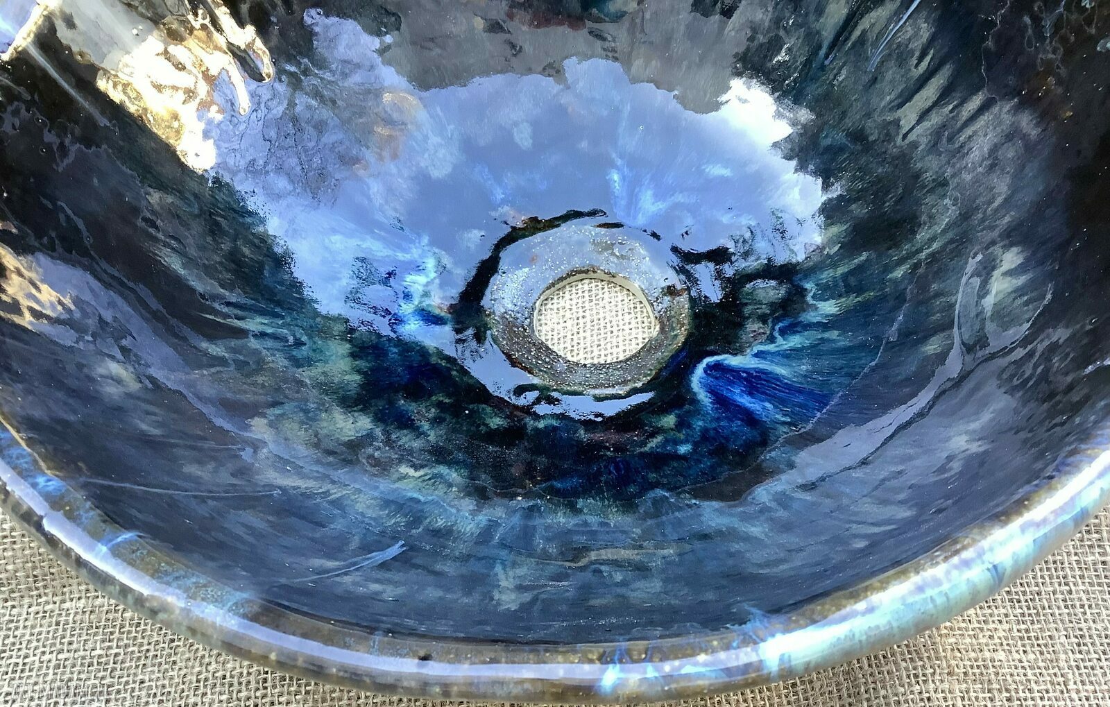 Umywalka ceramiczna „Ocean” - nablatowa w odcieniach niebieskiego