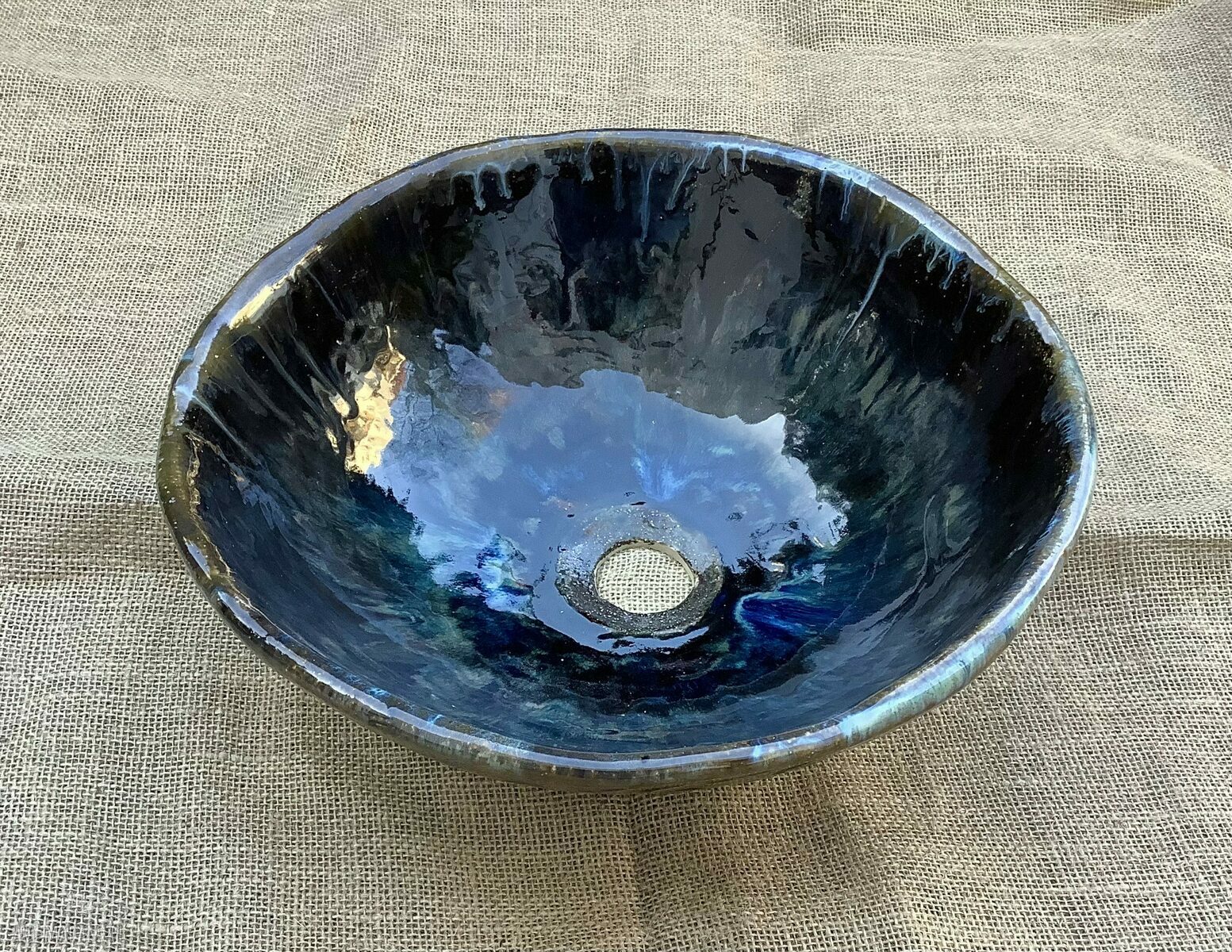Umywalka ceramiczna „Ocean” - nablatowa w odcieniach niebieskiego