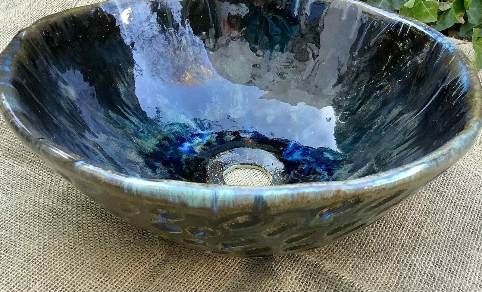 Umywalka ceramiczna „Ocean” - nablatowa w odcieniach niebieskiego