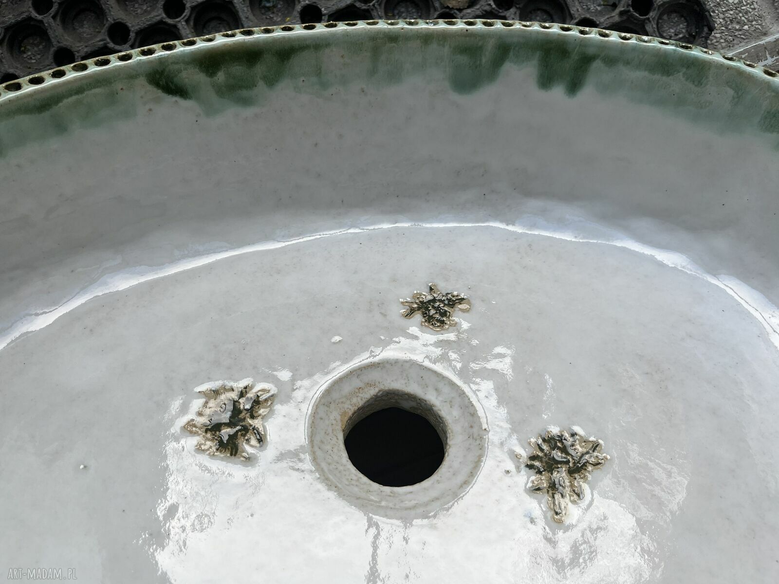 Owalna umywalka ceramiczna „Szarotki” - nablatowa, ręcznie robiona