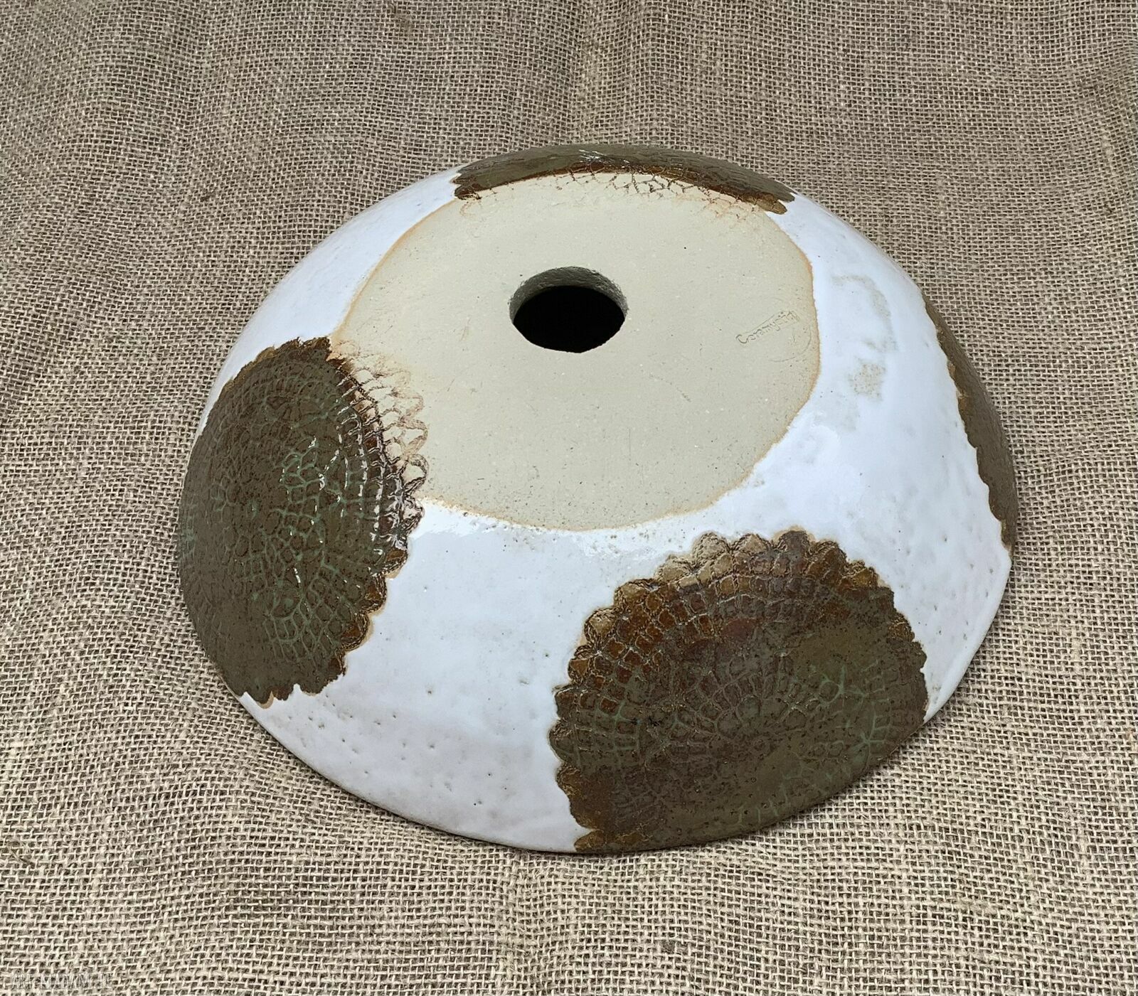 Umywalka ceramiczna ręcznie robiona z koronkowymi motywami - Ceramystiq studio