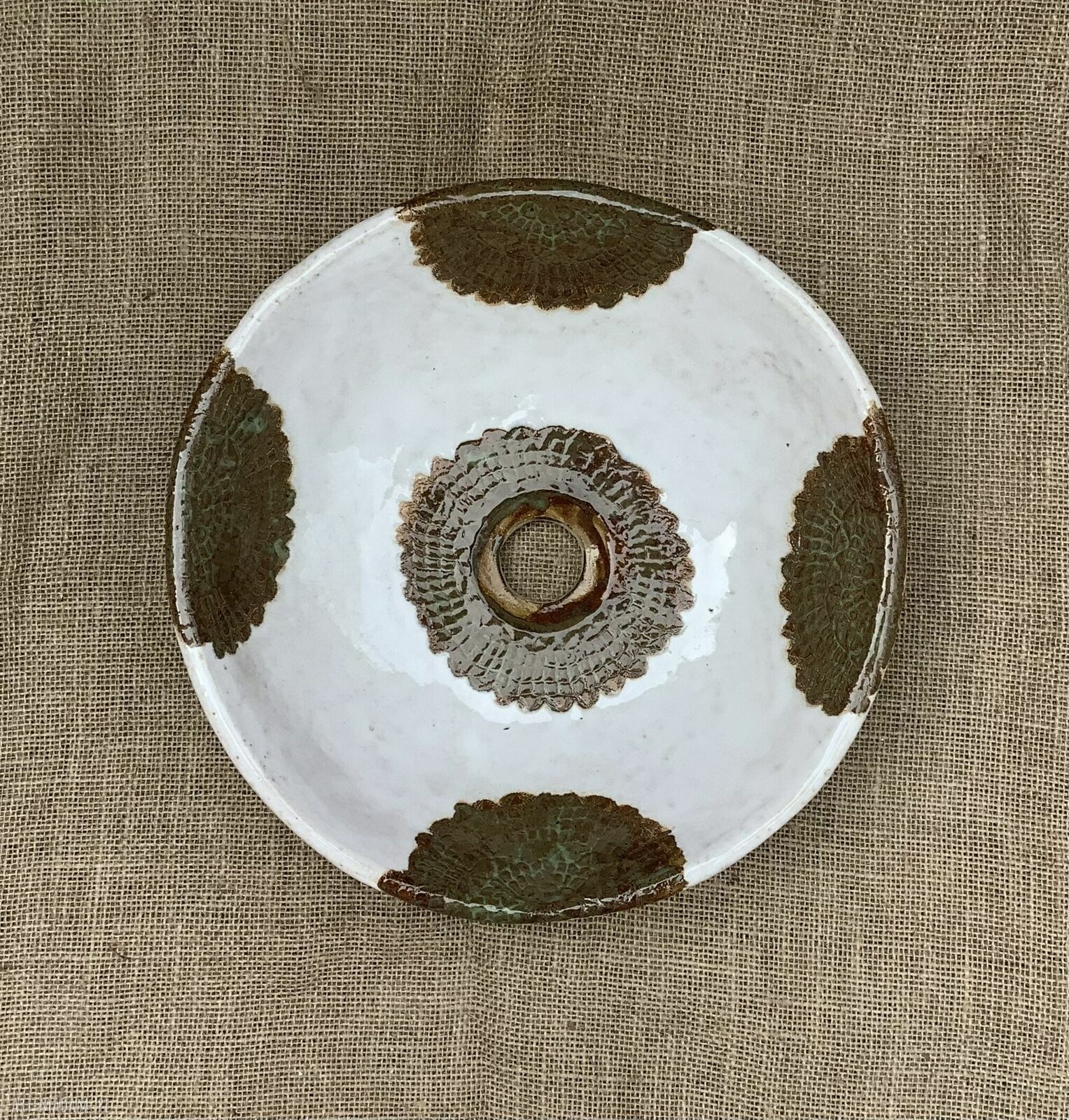 Umywalka ceramiczna ręcznie robiona z koronkowymi motywami - Ceramystiq studio