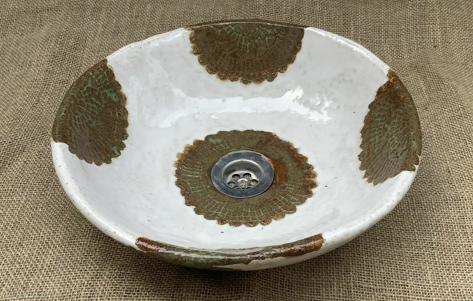 Umywalka ceramiczna ręcznie robiona z koronkowymi motywami - Ceramystiq studio