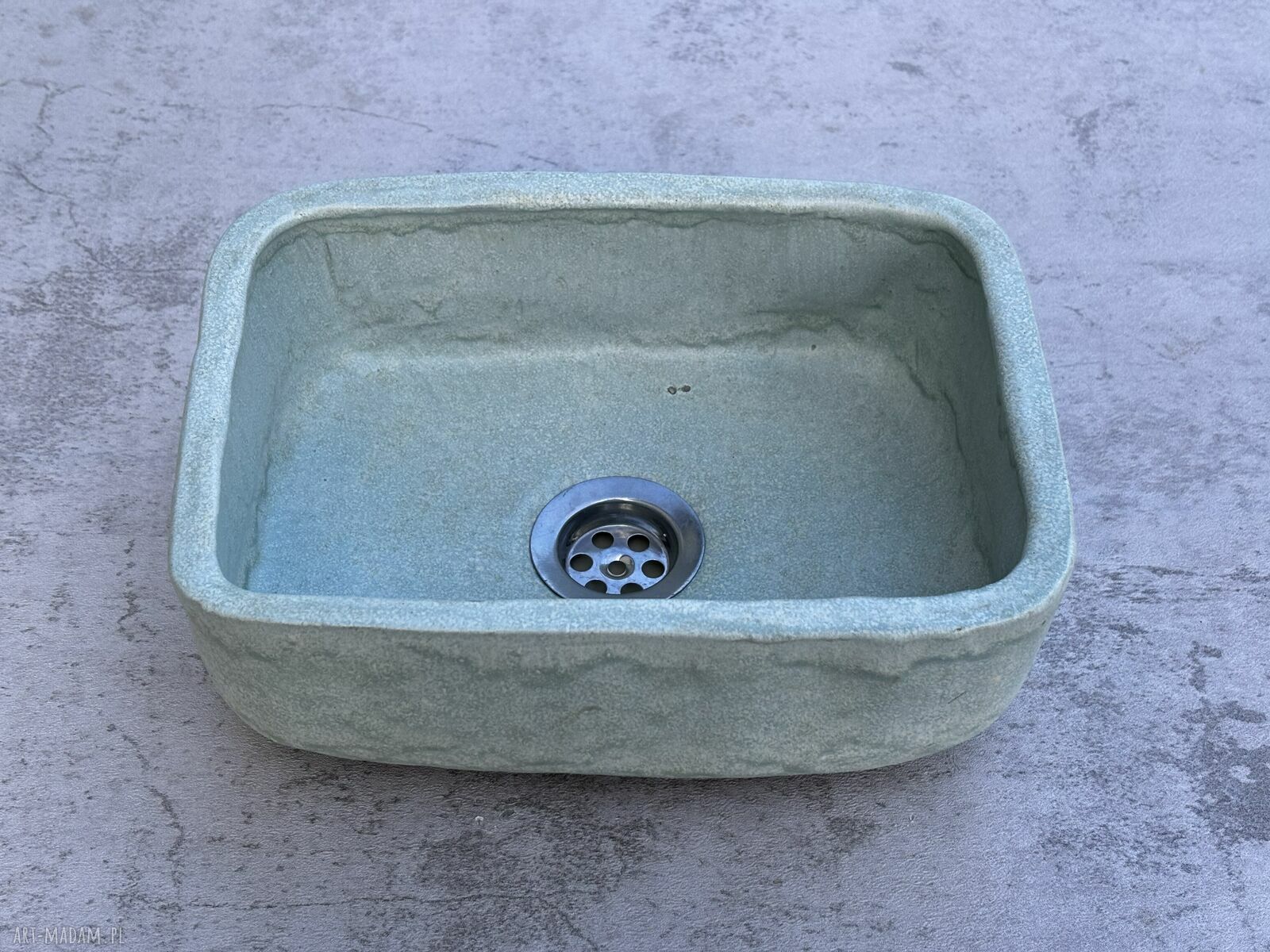 Szałwiowa umywalka ceramiczna handmade do łazienki w rustykalnym stylu