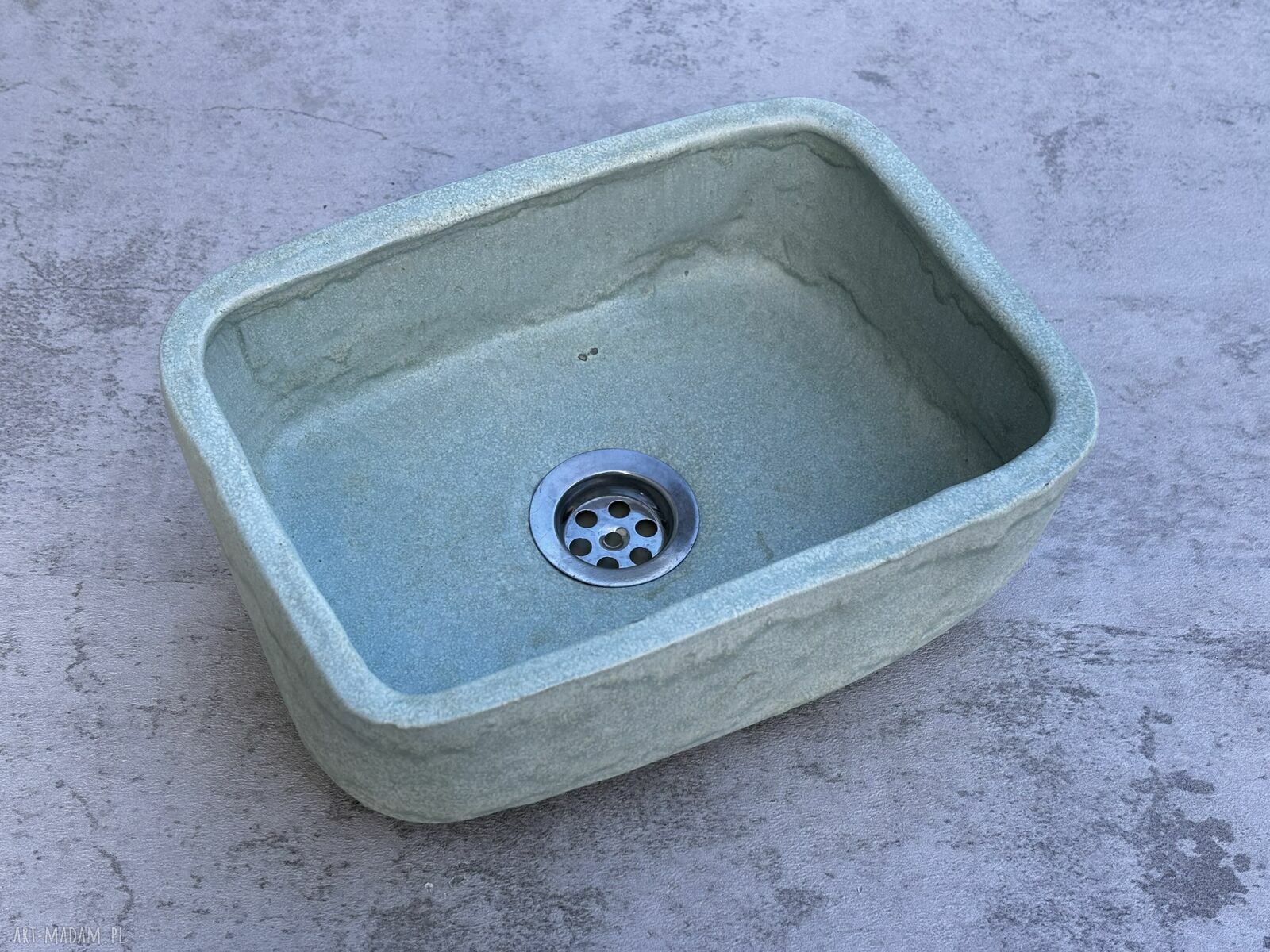 Szałwiowa umywalka ceramiczna handmade do łazienki w rustykalnym stylu