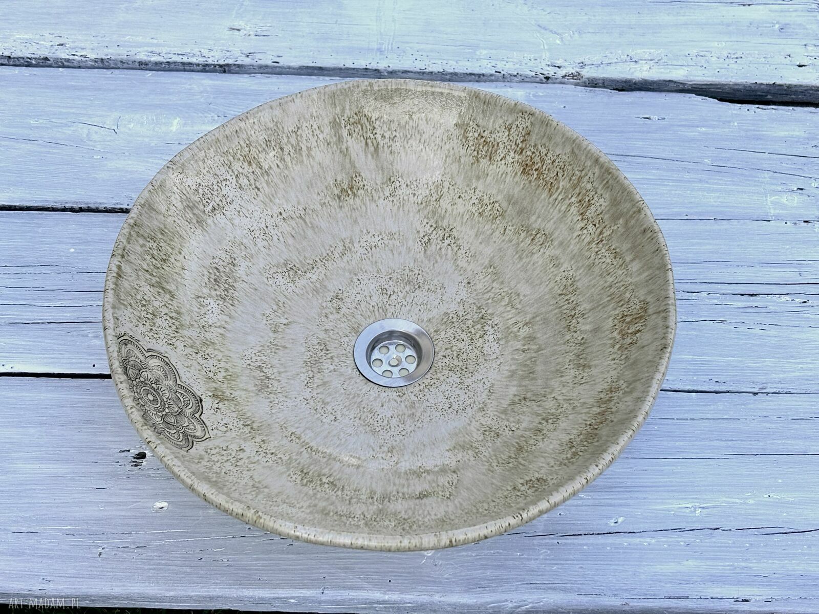 Umywalka w koronce z charakterem gliny - handmade ceramika do Twojej łazienki