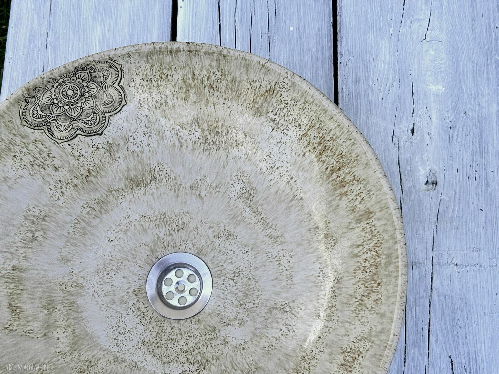 Umywalka w koronce z charakterem gliny - handmade ceramika do Twojej łazienki