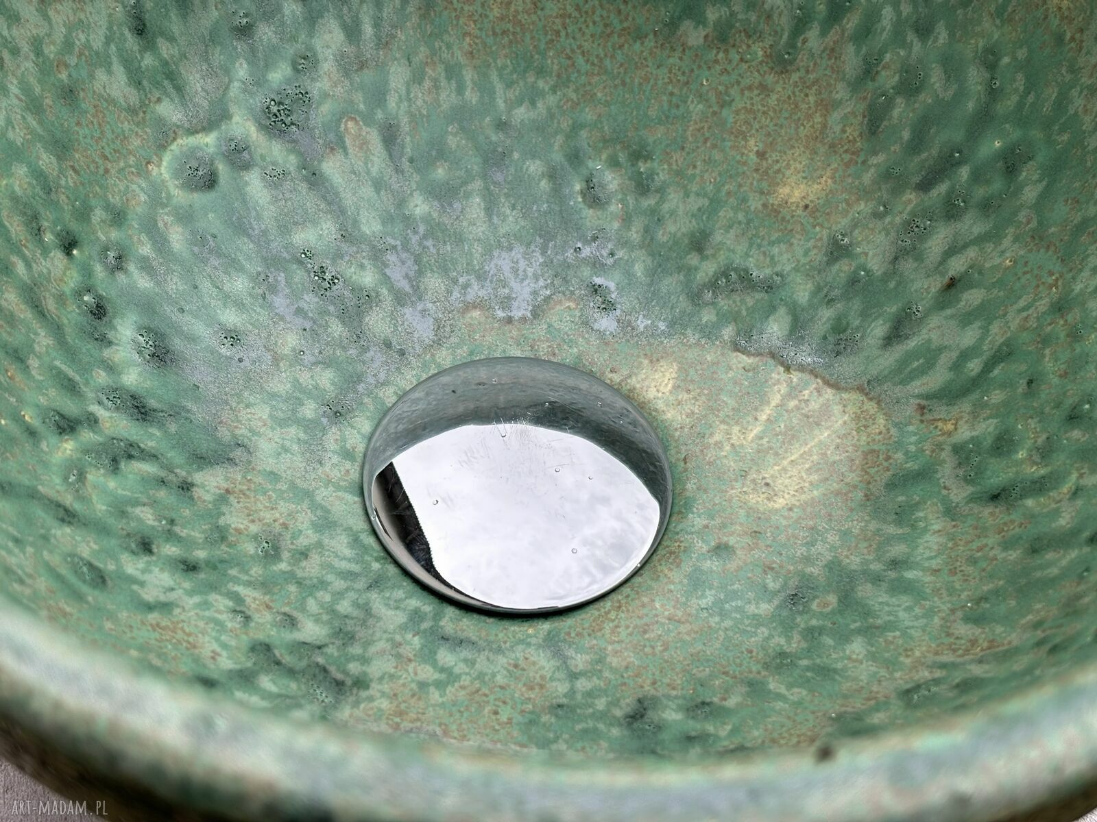 Umywalka ceramiczna z koronką w stylu wiejskim