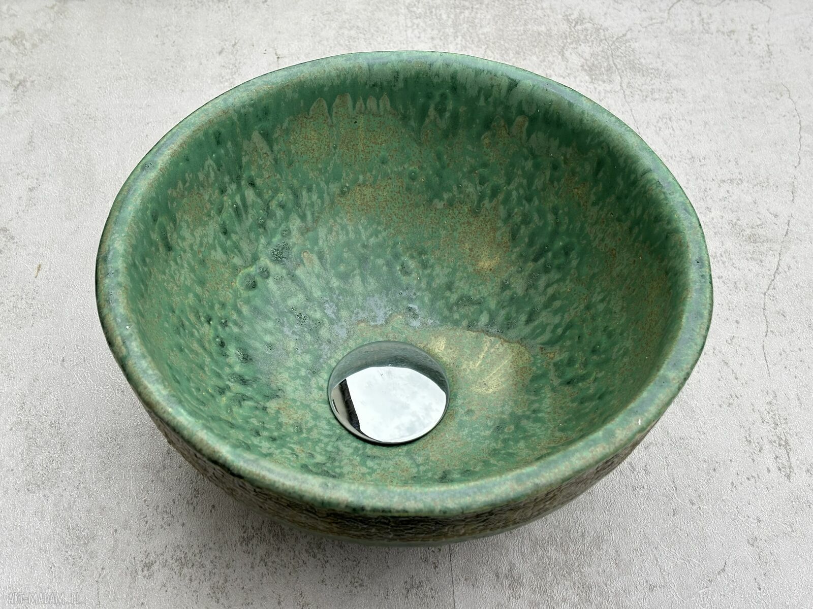 Umywalka ceramiczna z koronką w stylu wiejskim