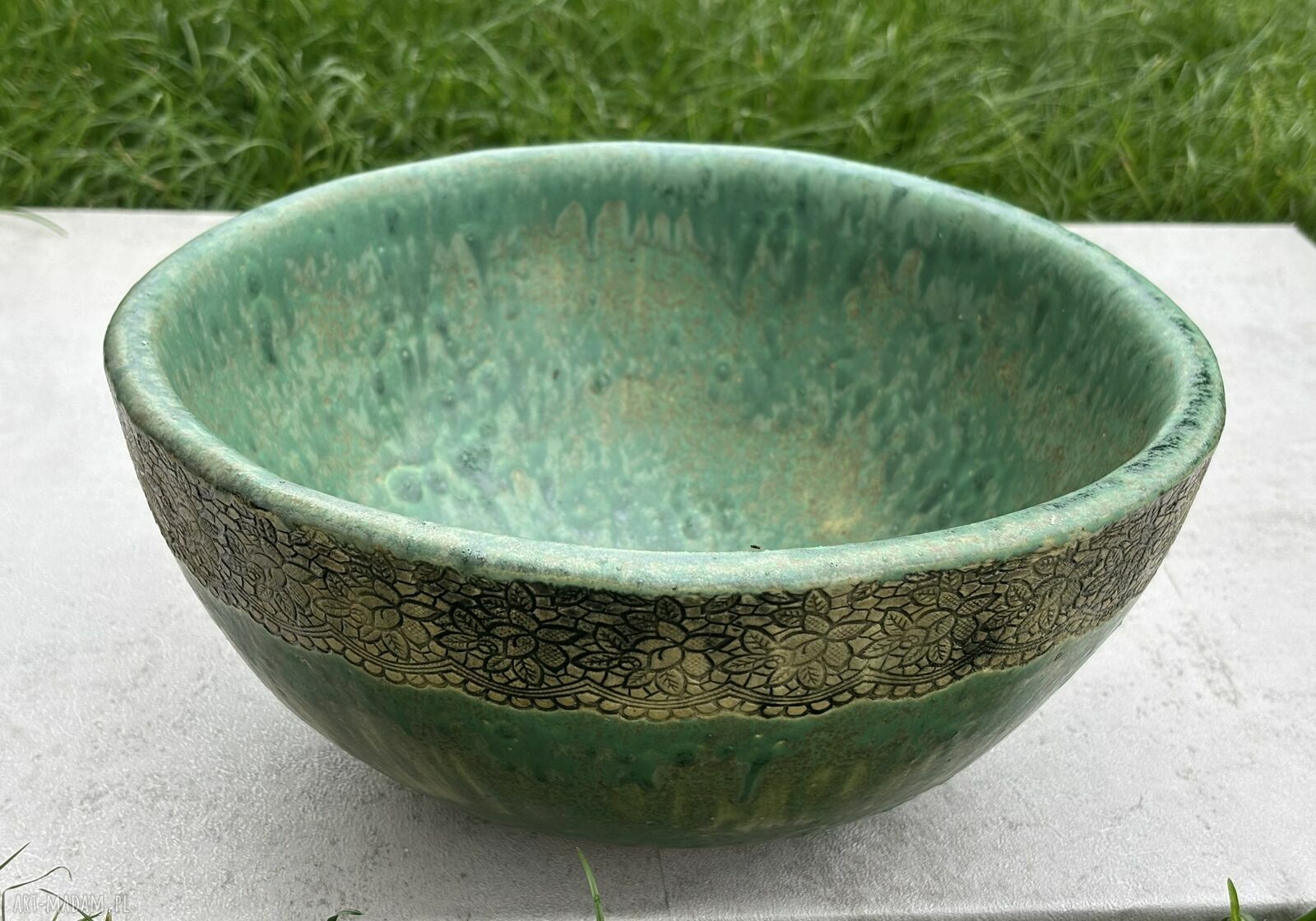 Umywalka ceramiczna z koronką w stylu wiejskim