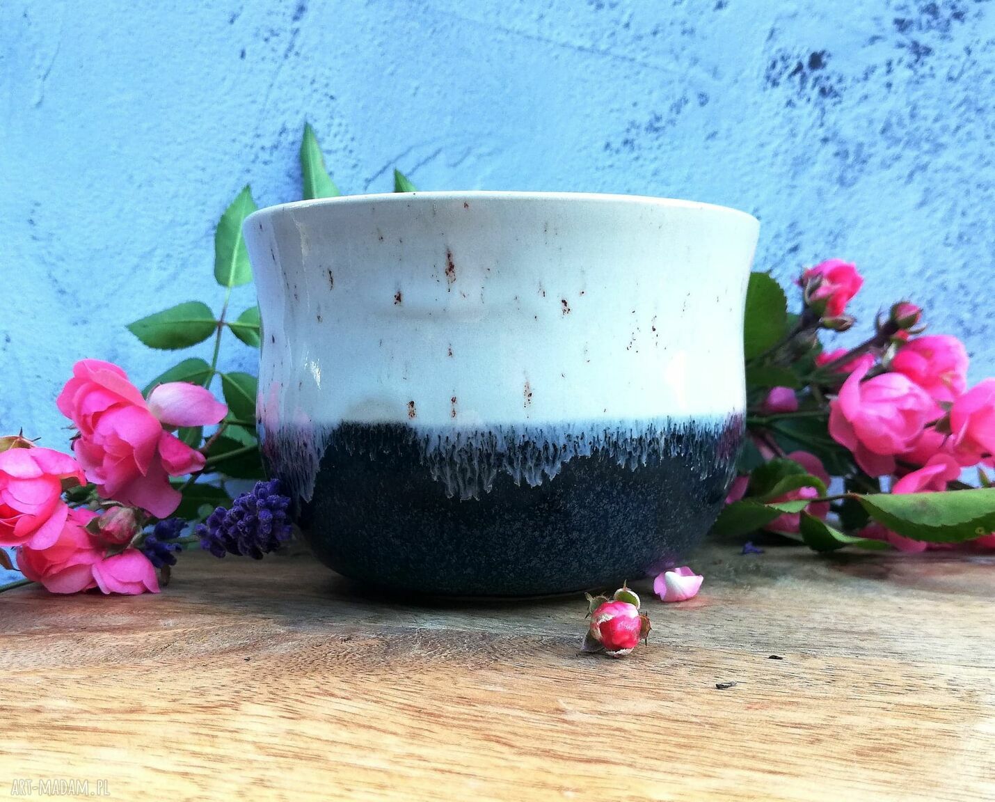 Unikalna czarka ceramiczna czarno-biała do kawy, herbaty i matcha (250 ml)