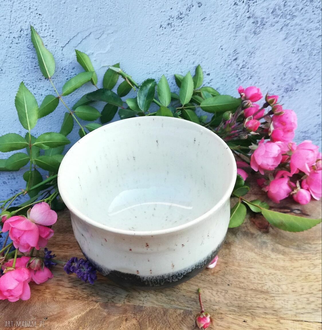 Unikalna czarka ceramiczna czarno-biała do kawy, herbaty i matcha (250 ml)