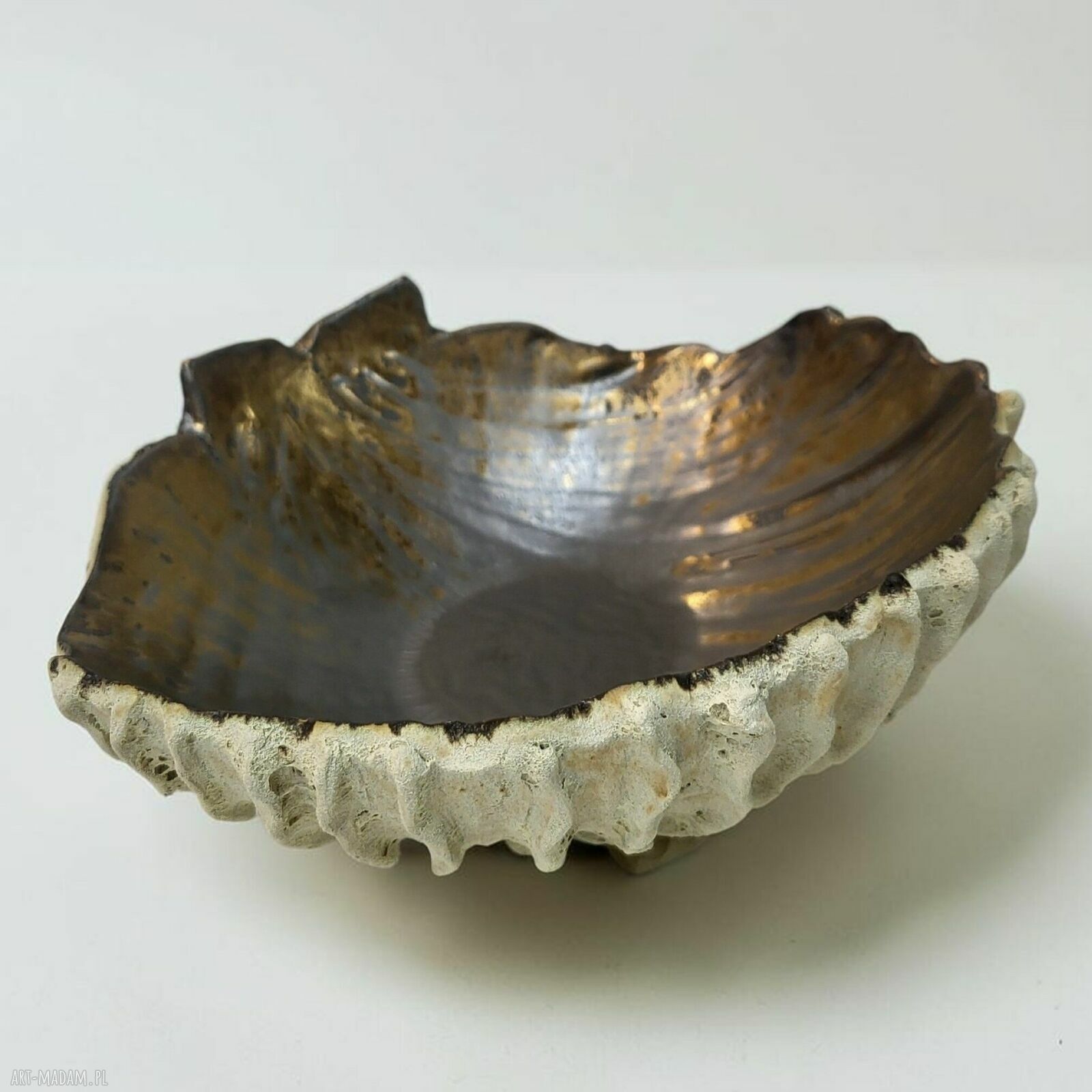 Unikalna misa ceramiczna w kształcie muszli
