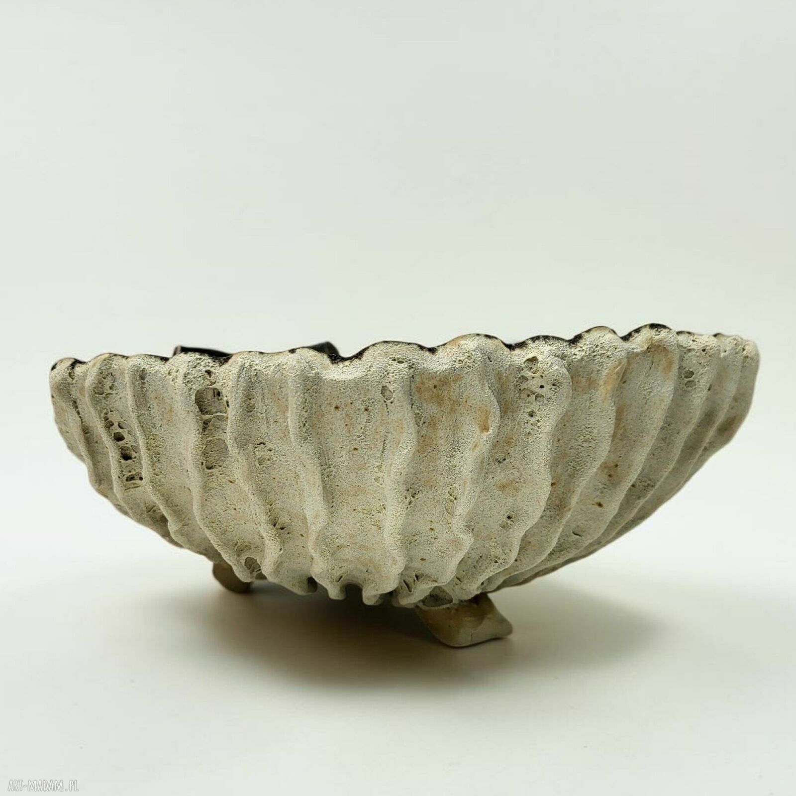 Unikalna misa ceramiczna w kształcie muszli