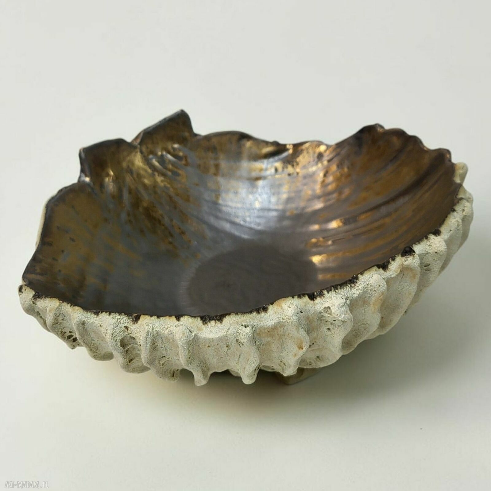 Unikalna misa ceramiczna w kształcie muszli