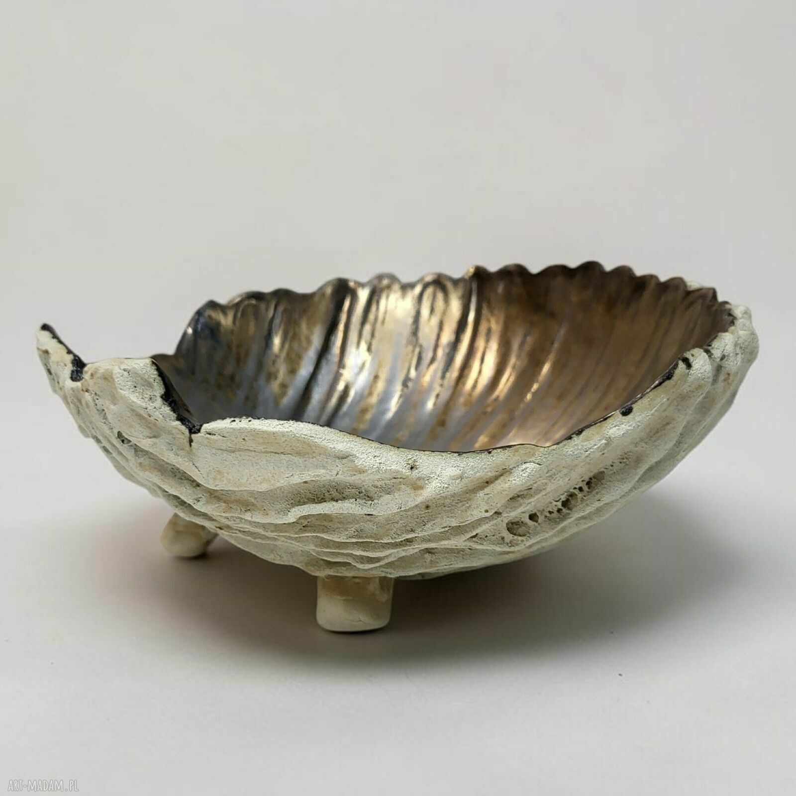 Unikalna misa ceramiczna w kształcie muszli