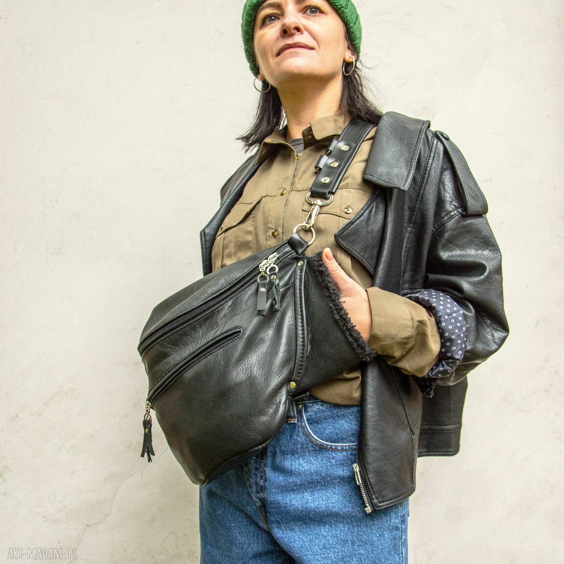 Czarna skórzana nerka z ocieplaczem dłoni od LadyBuQ Art