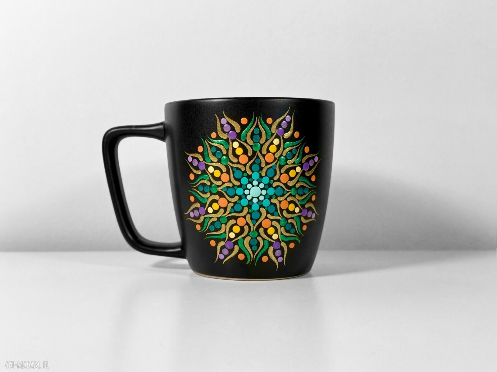 Ręcznie malowana mandala na kubku ceramicznym - 400 ml