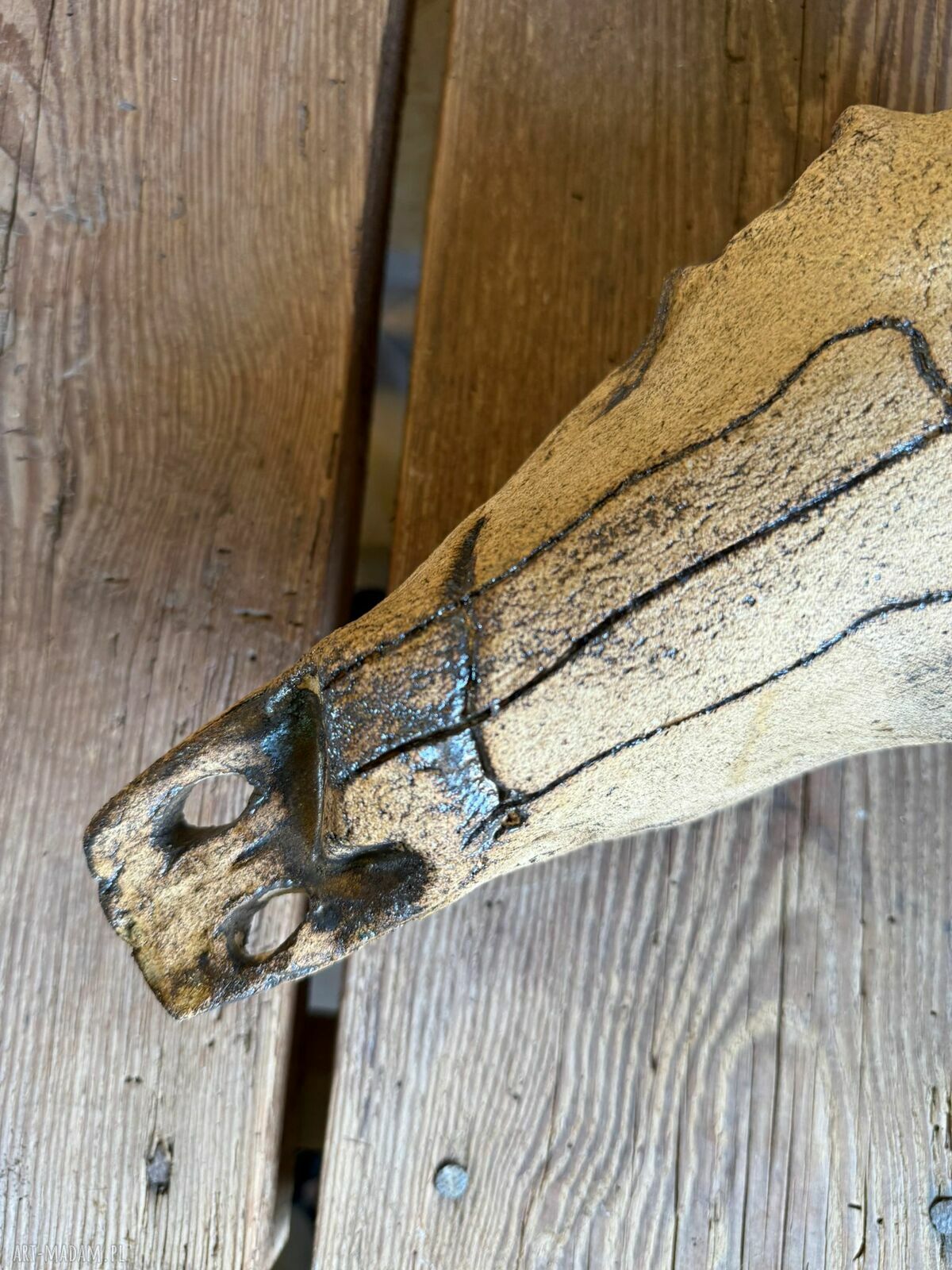 Unikatowa ozdoba ścienna z ceramiki - czaszka byka z porożem jelenia