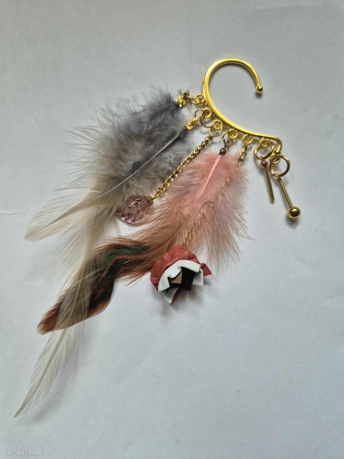Nausznica boho handmade z piórami - kolczyk na jedno ucho