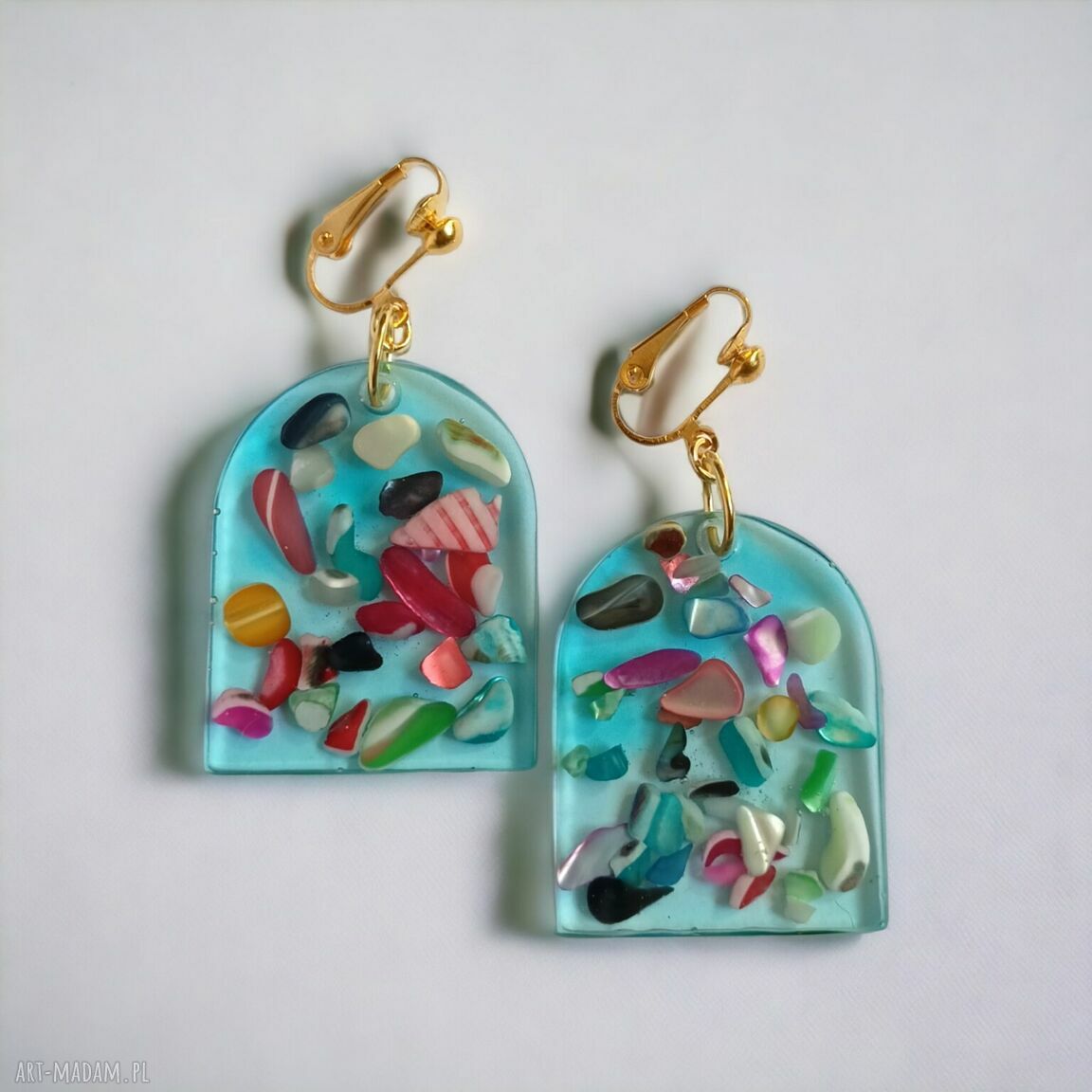 Unikatowe klipsy z żywicy Summer Beach - turkusowy blask (handmade)