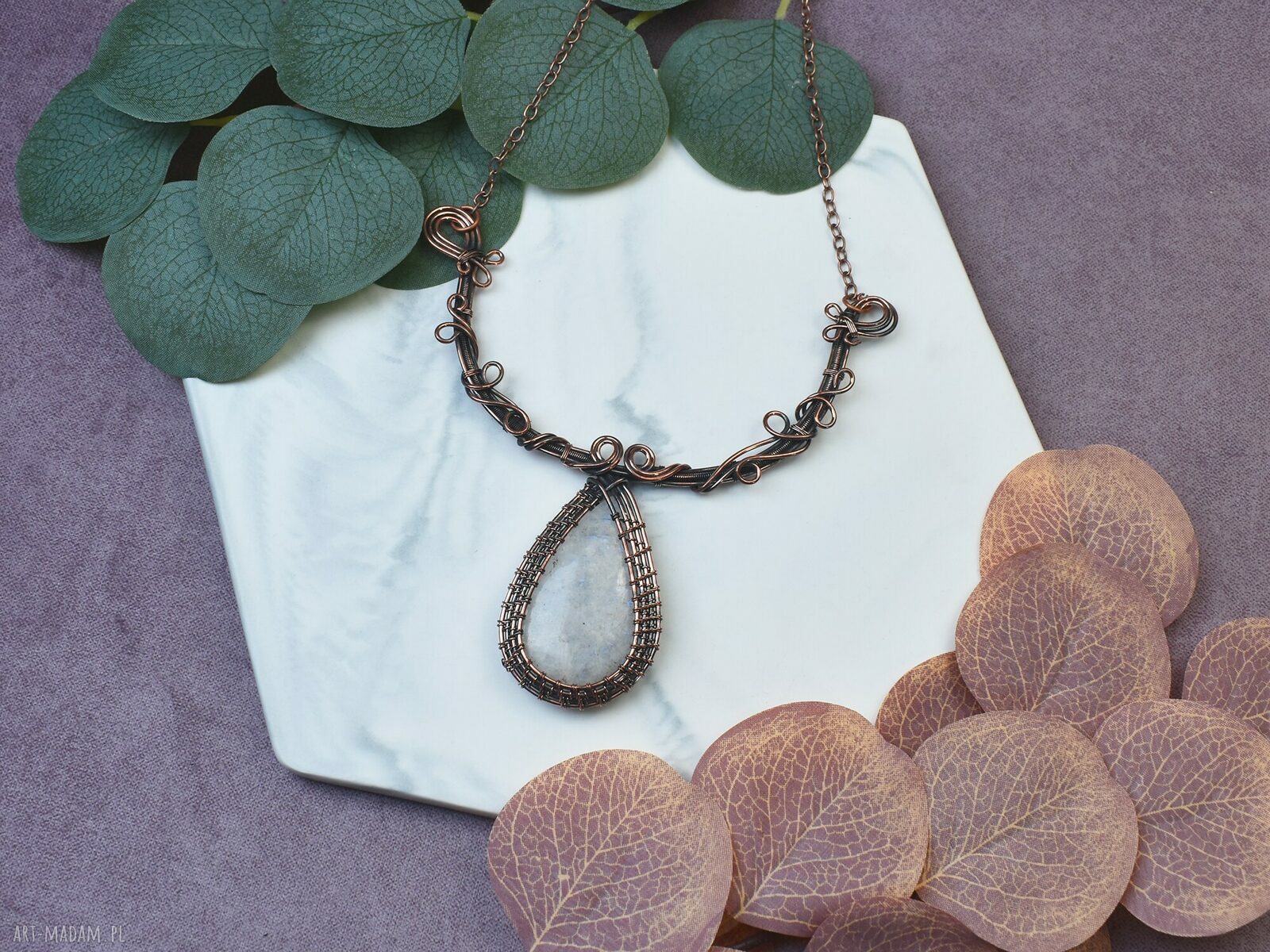 Miedziany naszyjnik wire wrapping z kamieniem księżycowym boho amulet