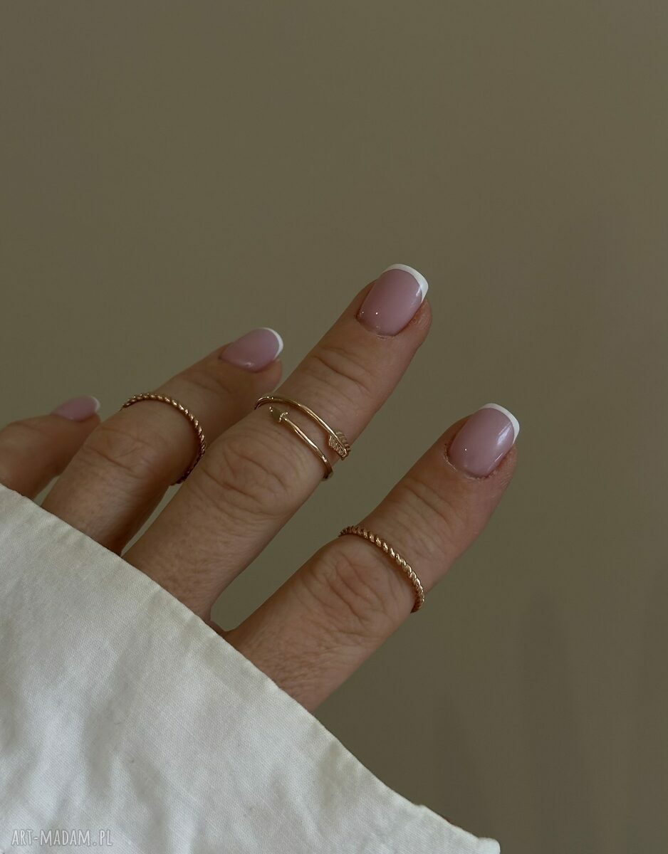 pierścionki: Pierścionek z różowego złota ze strzałą Hand Made