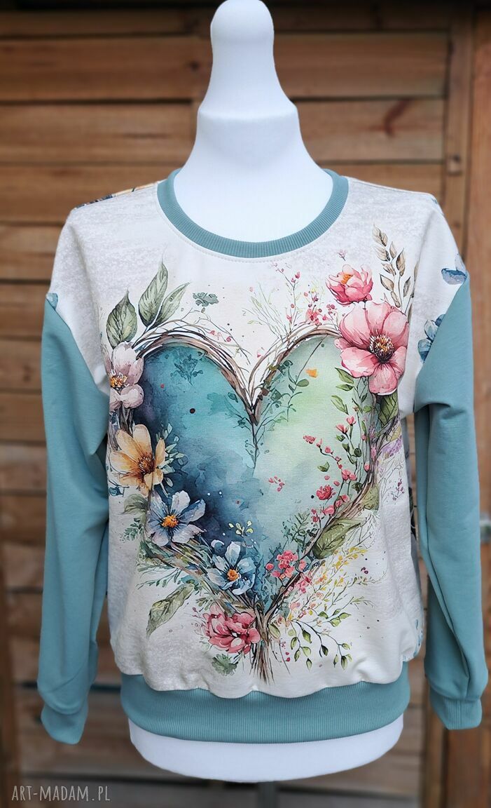 Bluza z serduchem, lekko oversize - ręcznie szyta, rozmiar S/M