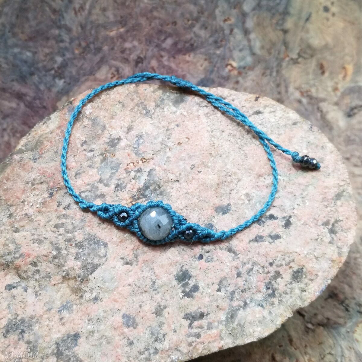 UNO - bransoletka z labradorytem i hematytem w mikromakrame (handmade)