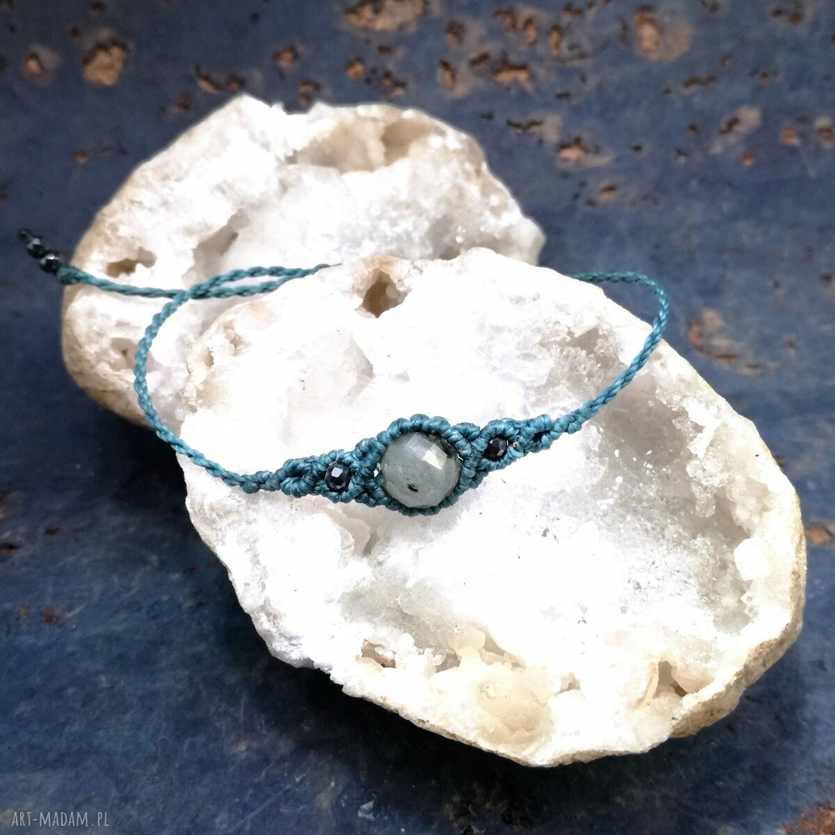 UNO - bransoletka z labradorytem i hematytem w mikromakrame (handmade)