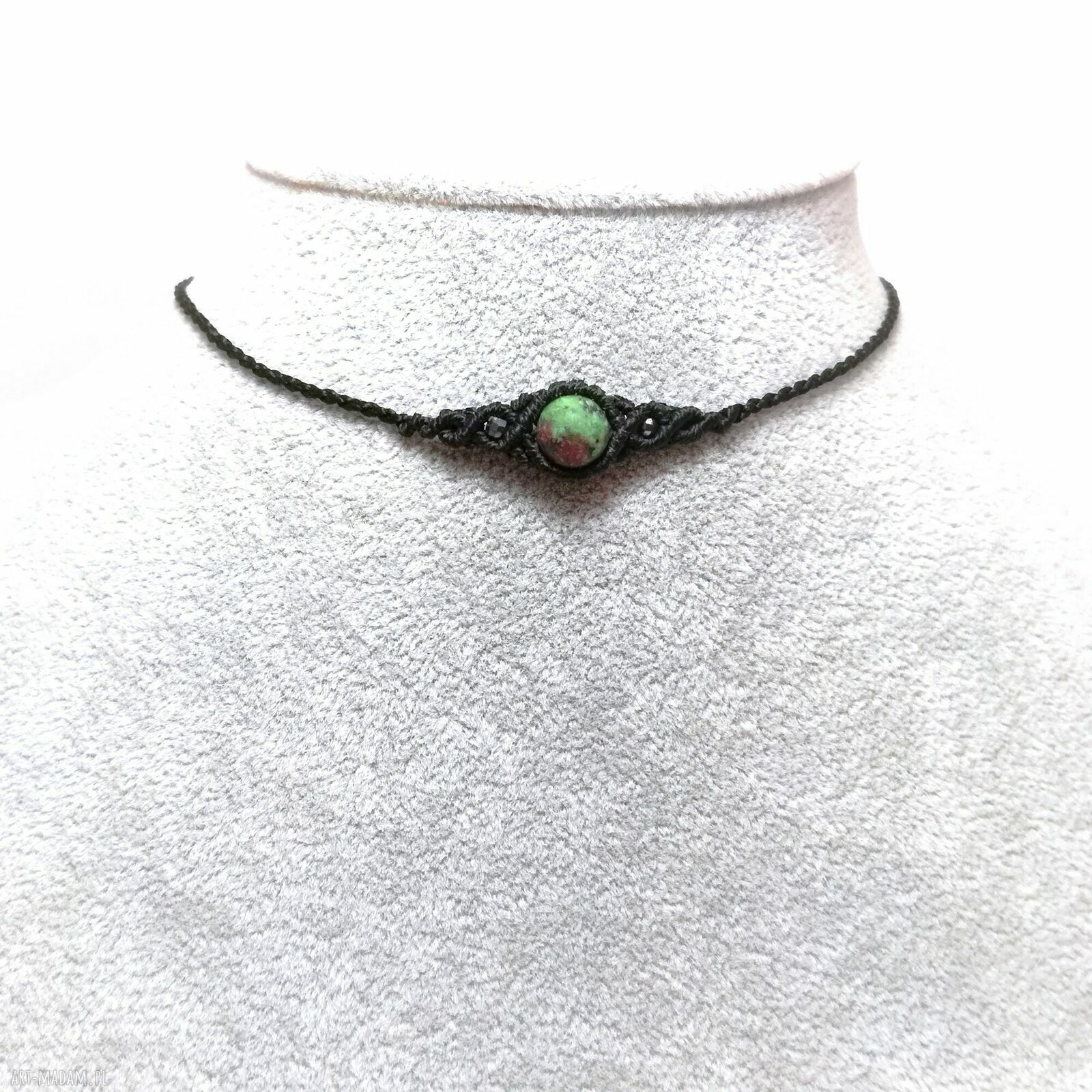 Naszyjnik choker UNO z zoisytem z rubinem i hematytem w mikromakramsie
