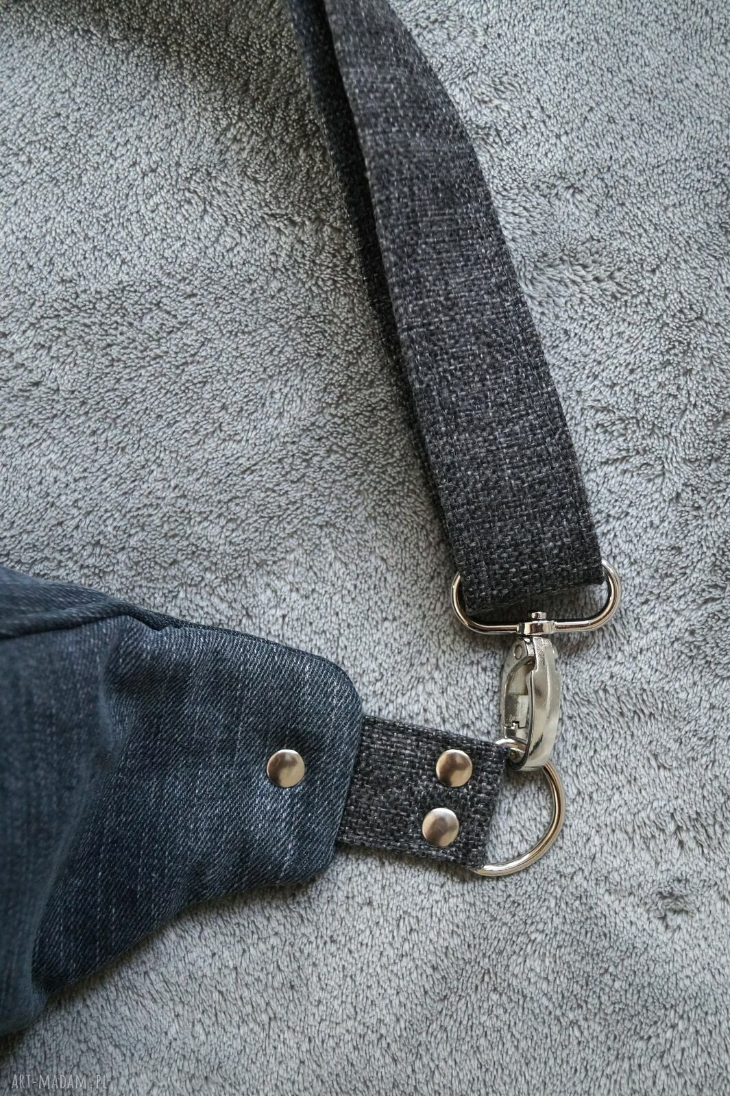 Upcyklingowa jeansowa nerka XXL - nerka na ukos (zero waste)