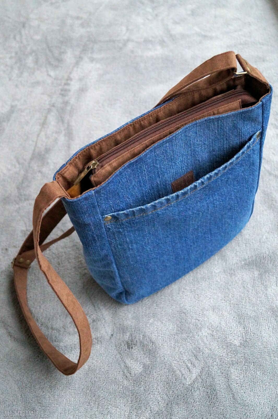 Upcyklingowa jeansowa mini torebka damska na ramię - zero waste