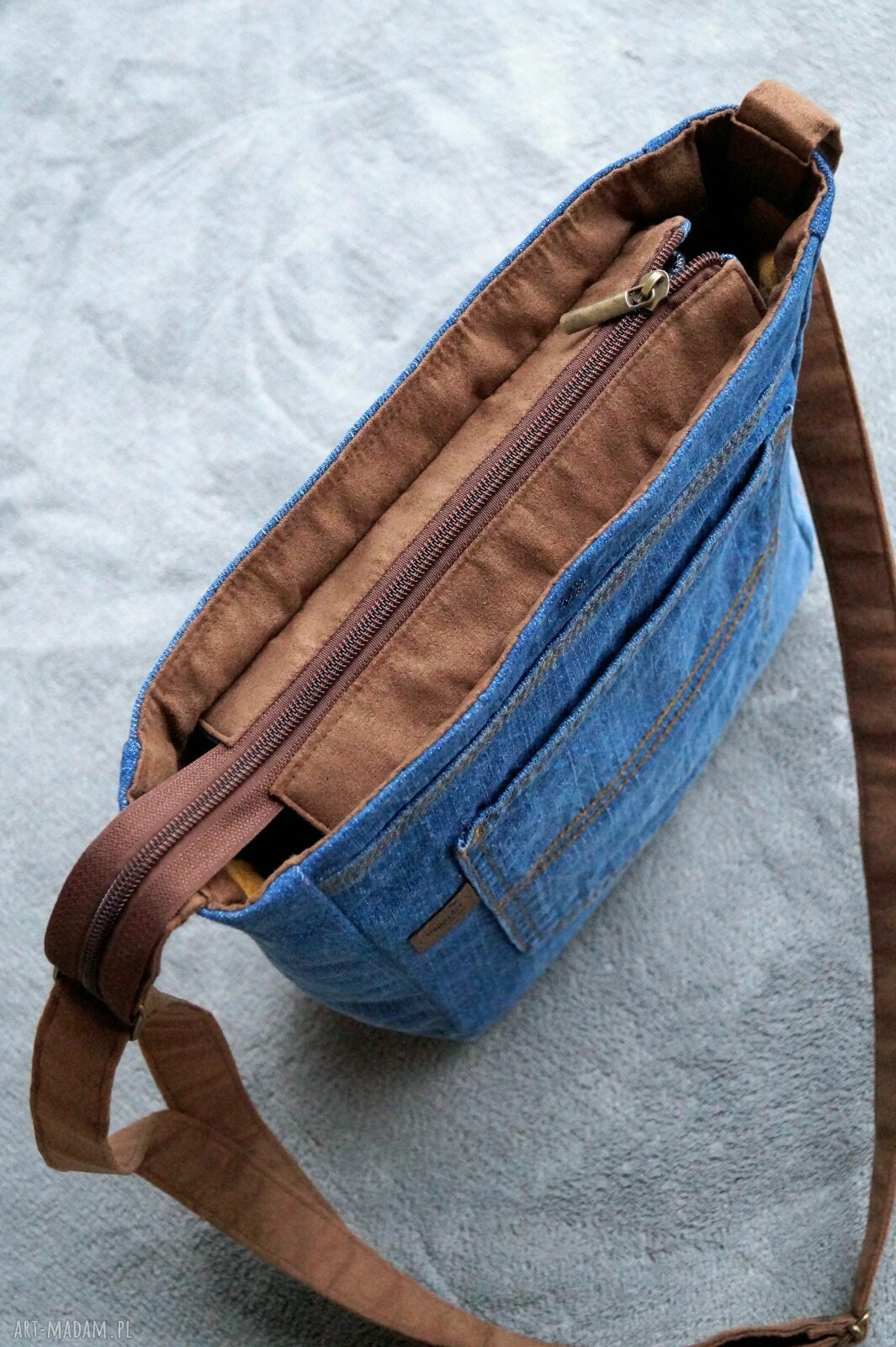 Upcyklingowa jeansowa mini torebka damska na ramię - zero waste