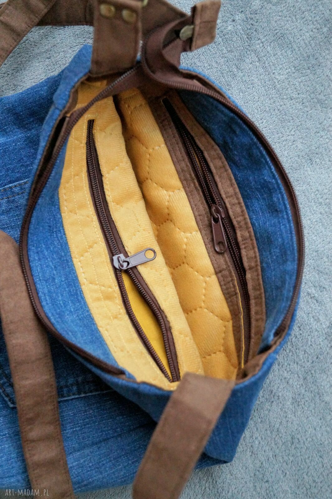 Upcyklingowa jeansowa mini torebka damska na ramię - zero waste