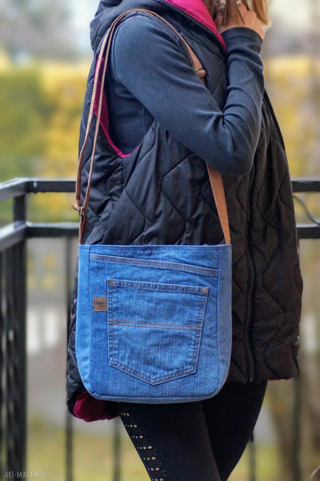 Upcyklingowa jeansowa mini torebka damska na ramię - zero waste