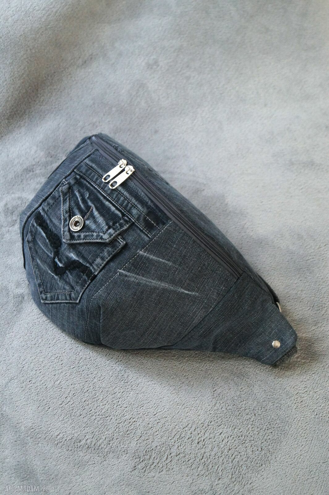 Upcyklingowa jeansowa nerka XXL - nerka na ukos (zero waste)