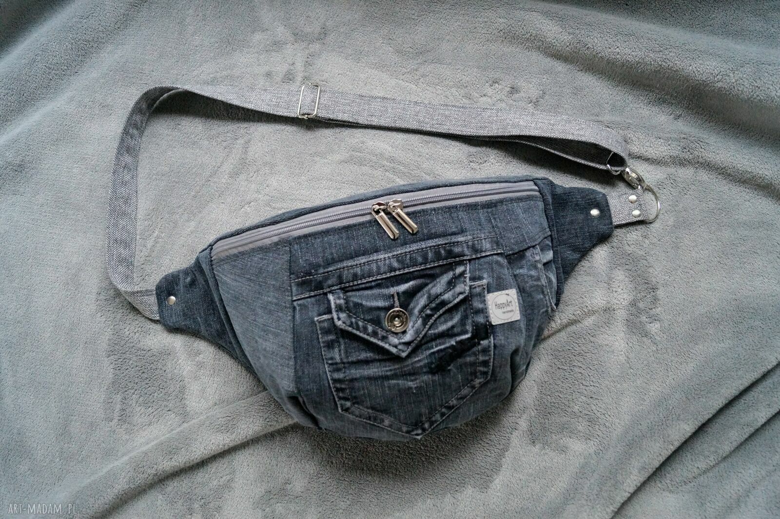 Upcyklingowa jeansowa nerka XXL Happy Art - duża torebka na skos