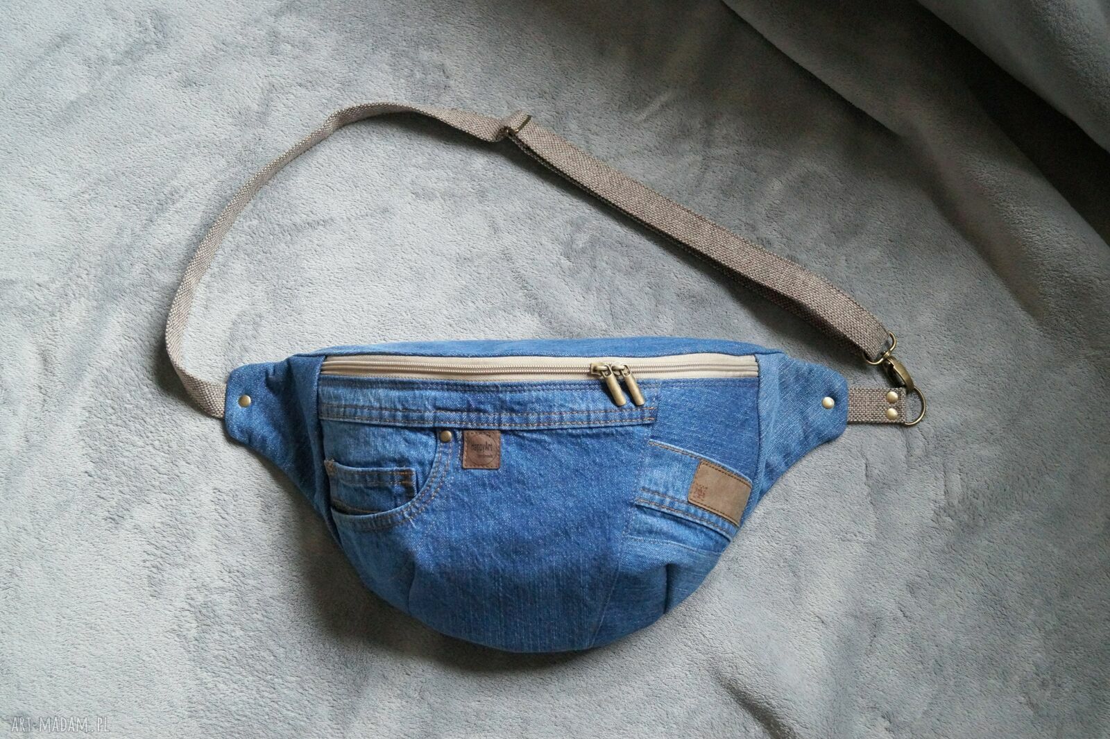 Upcyklingowa jeansowa nerka XXL - duża saszetka na ukos handmade