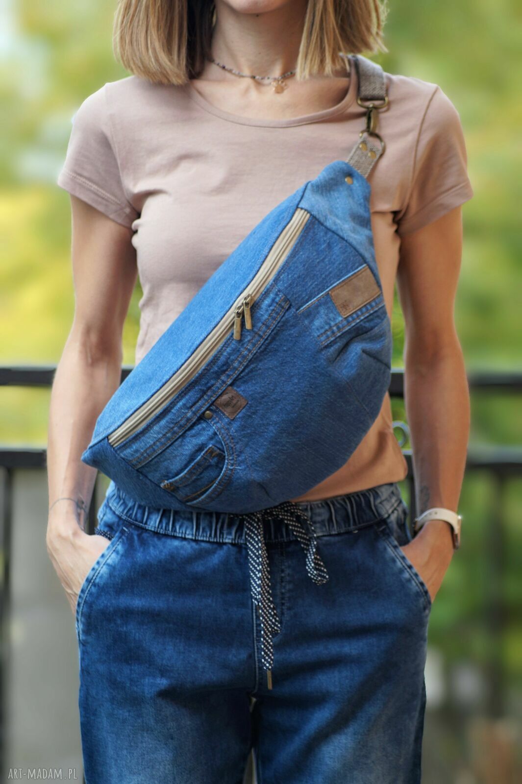 Upcyklingowa jeansowa nerka XXL - duża saszetka na ukos handmade