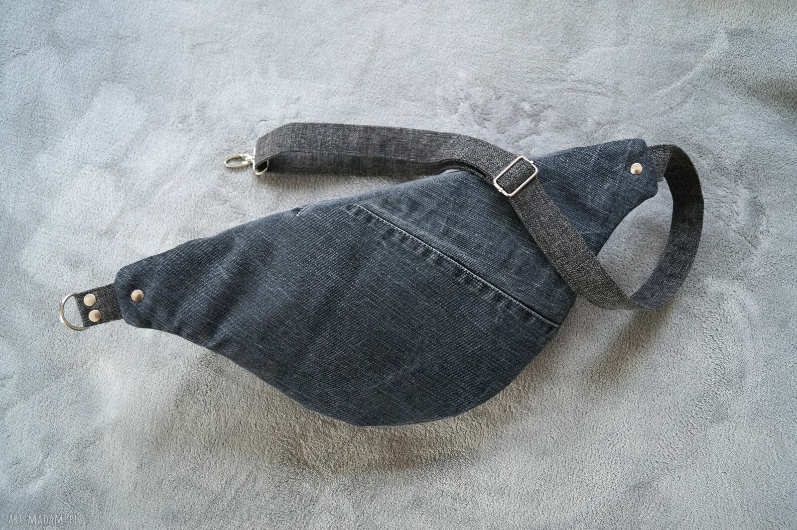 Upcyklingowa jeansowa nerka XXL - nerka na ukos (zero waste)