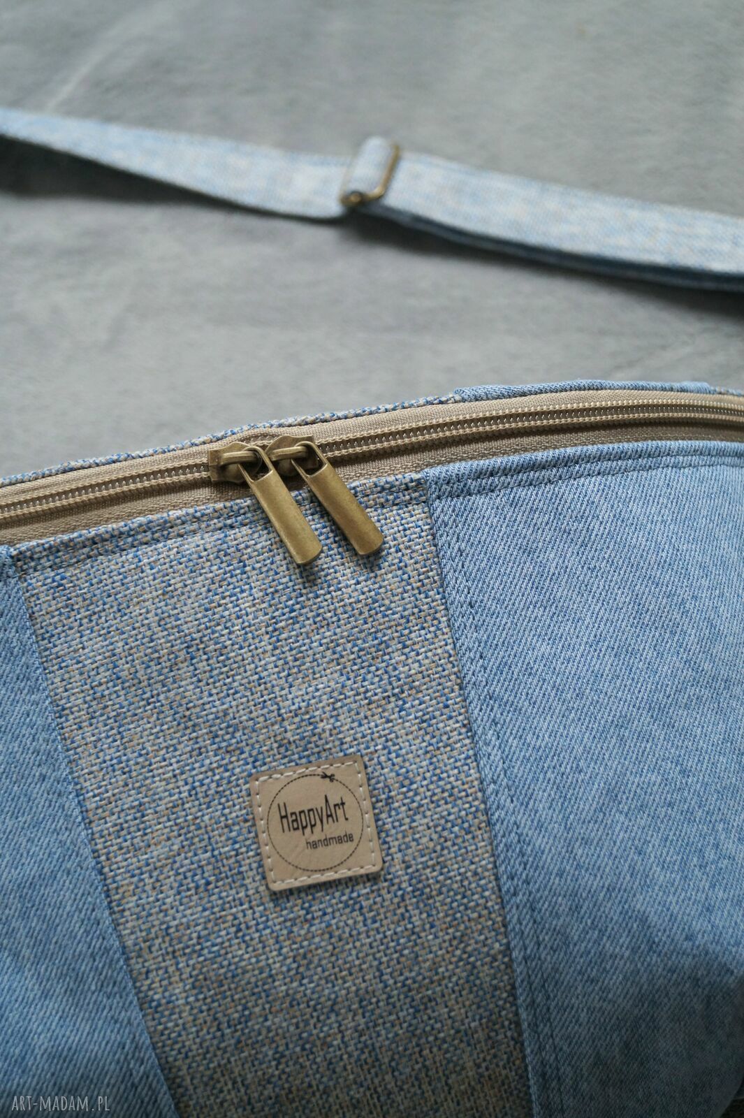 Upcyklingowa nerka XXL na ukos z łączonych tkanin - jeans i melanż
